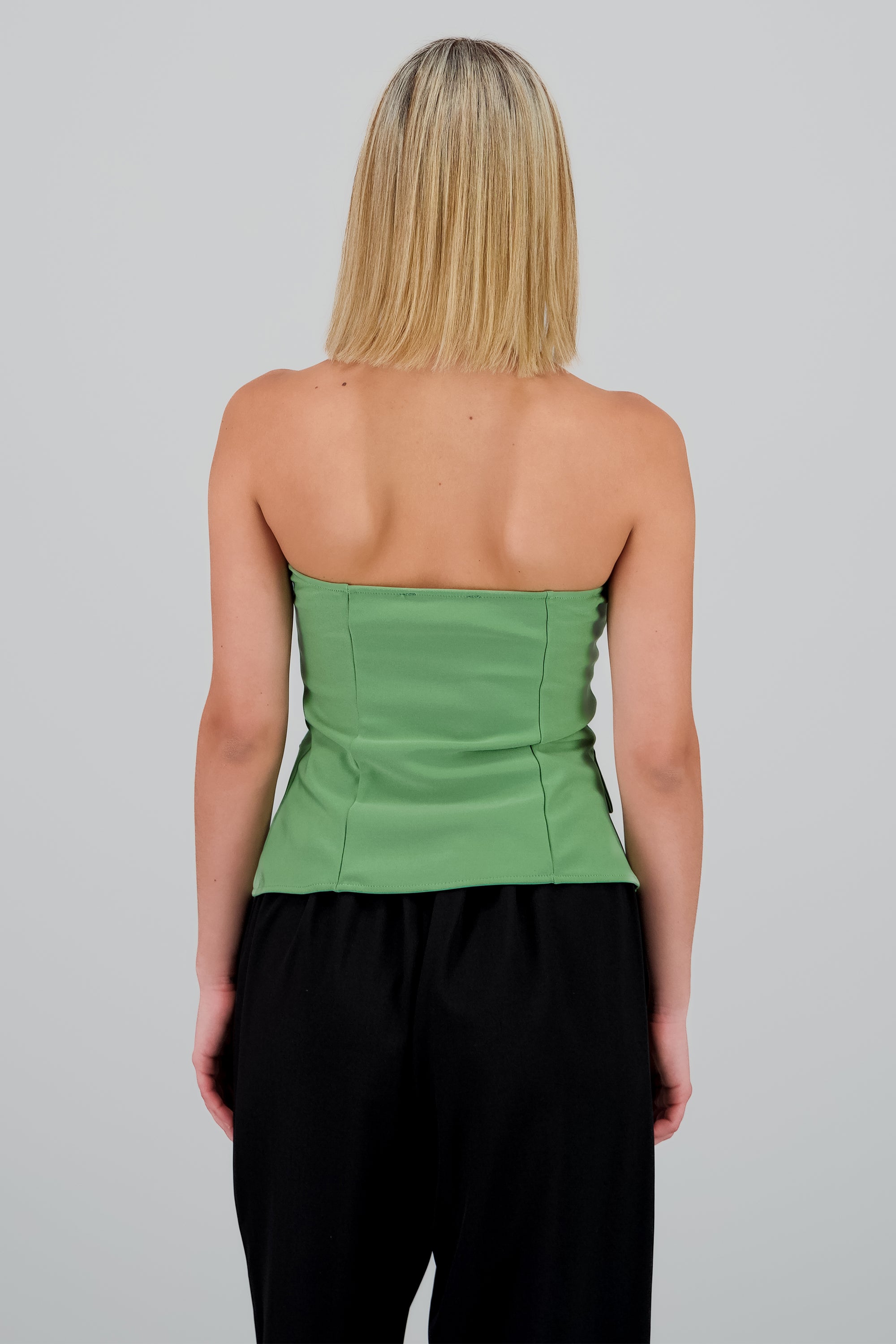 Top formal con bolsas y accentos de botones SAGE