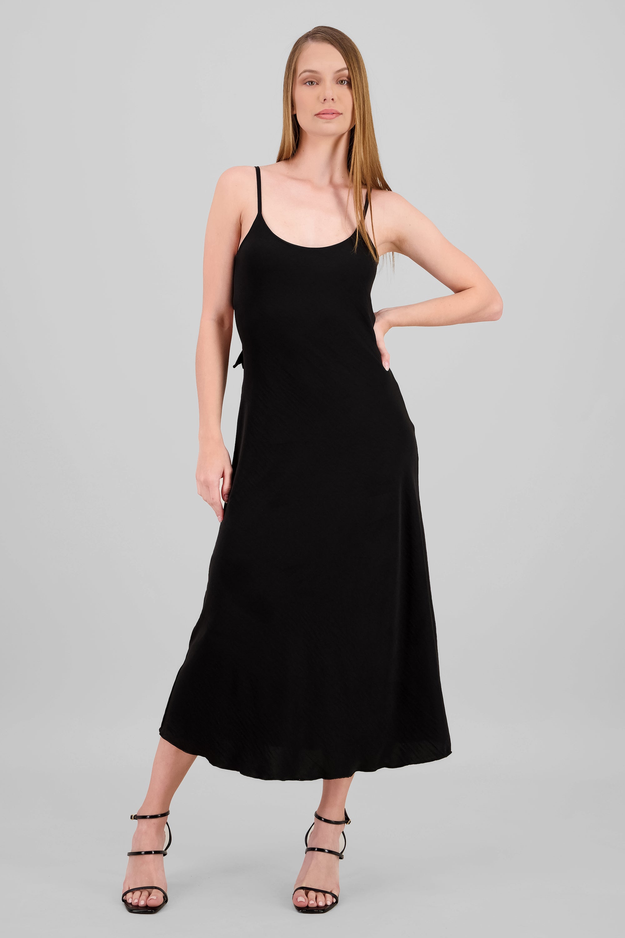 Vestido maxi ligero detalle espalda NEGRO