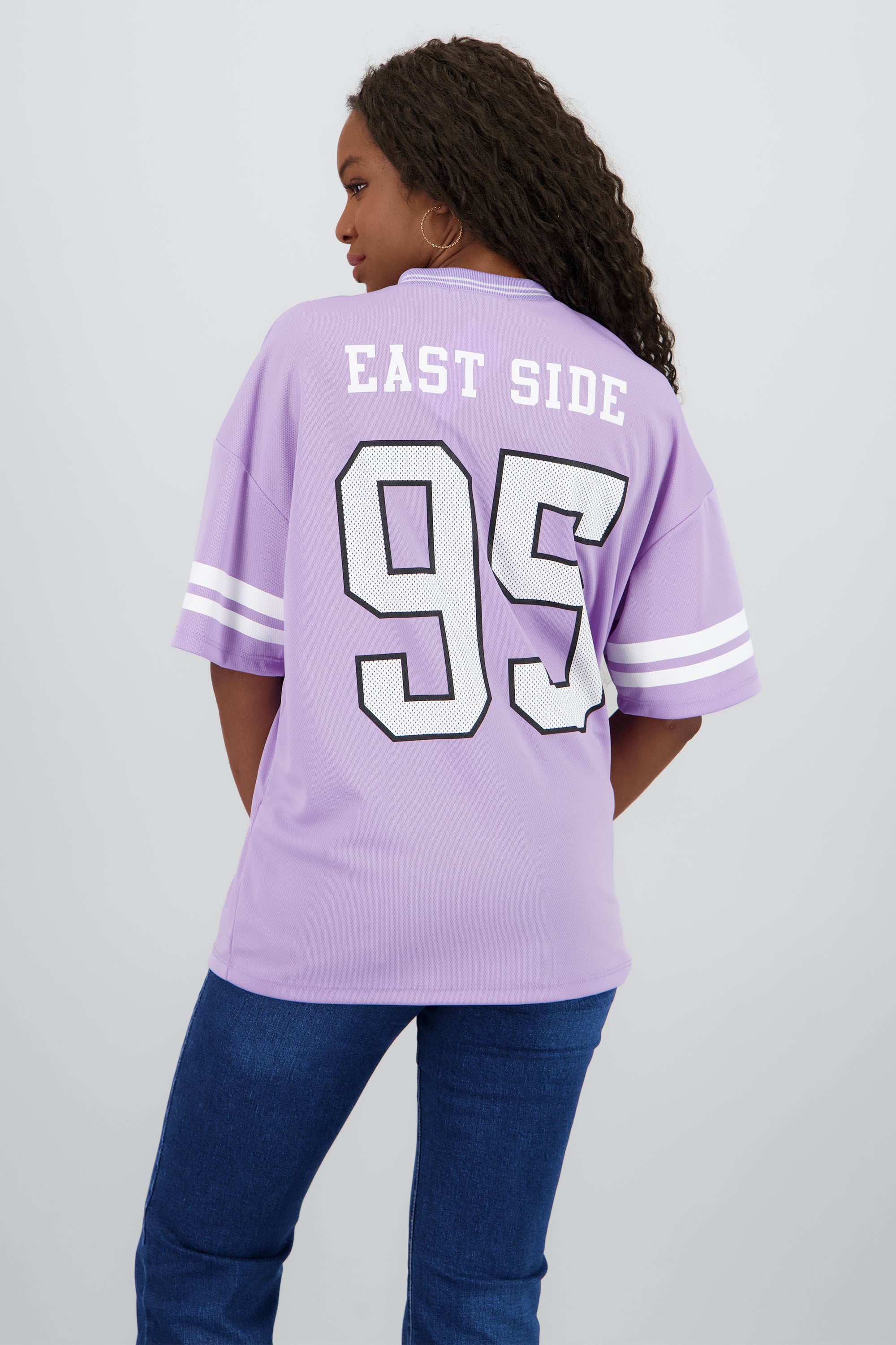 Playera deportiva estampado numeros LAVANDA