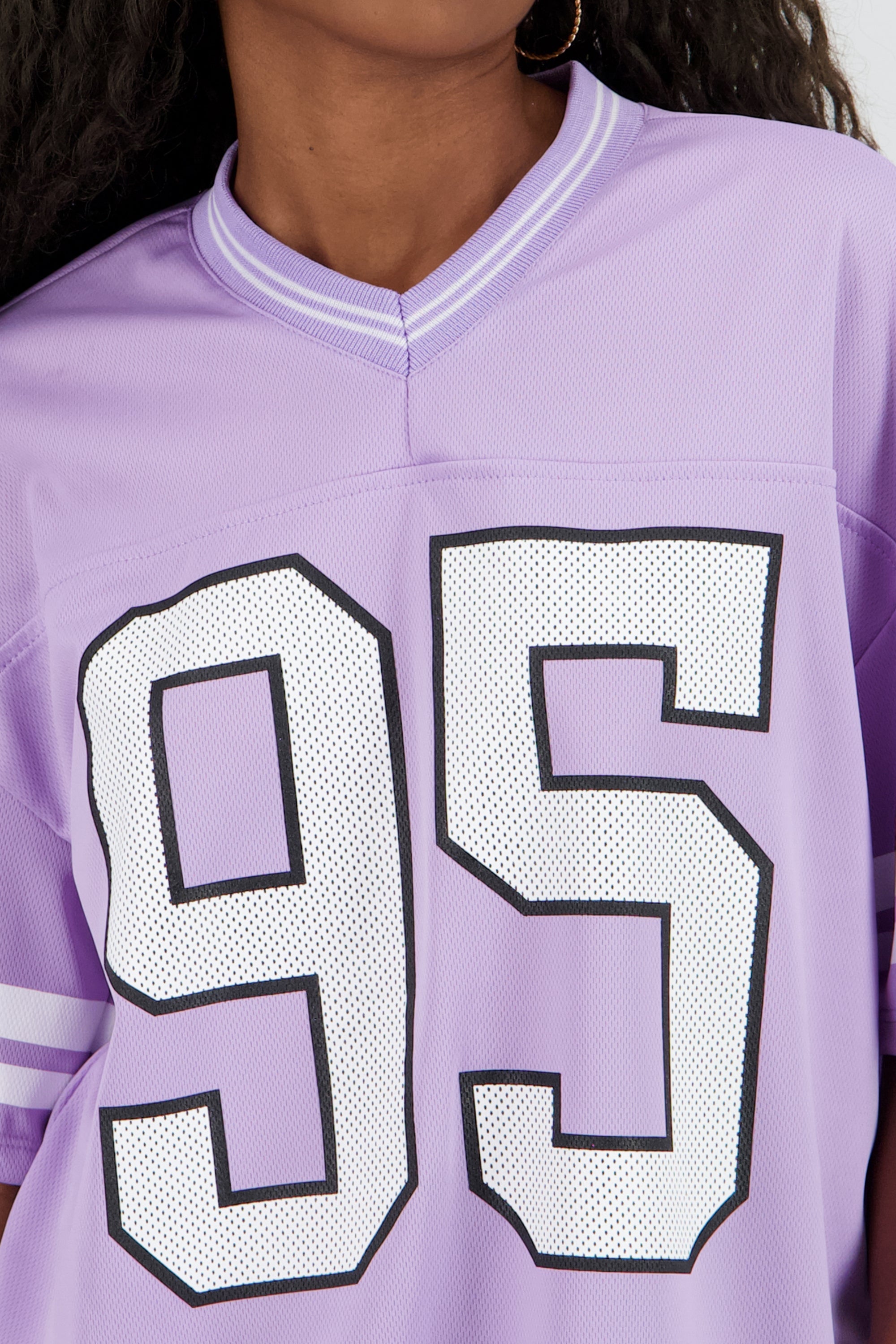 Playera deportiva estampado numeros LAVANDA
