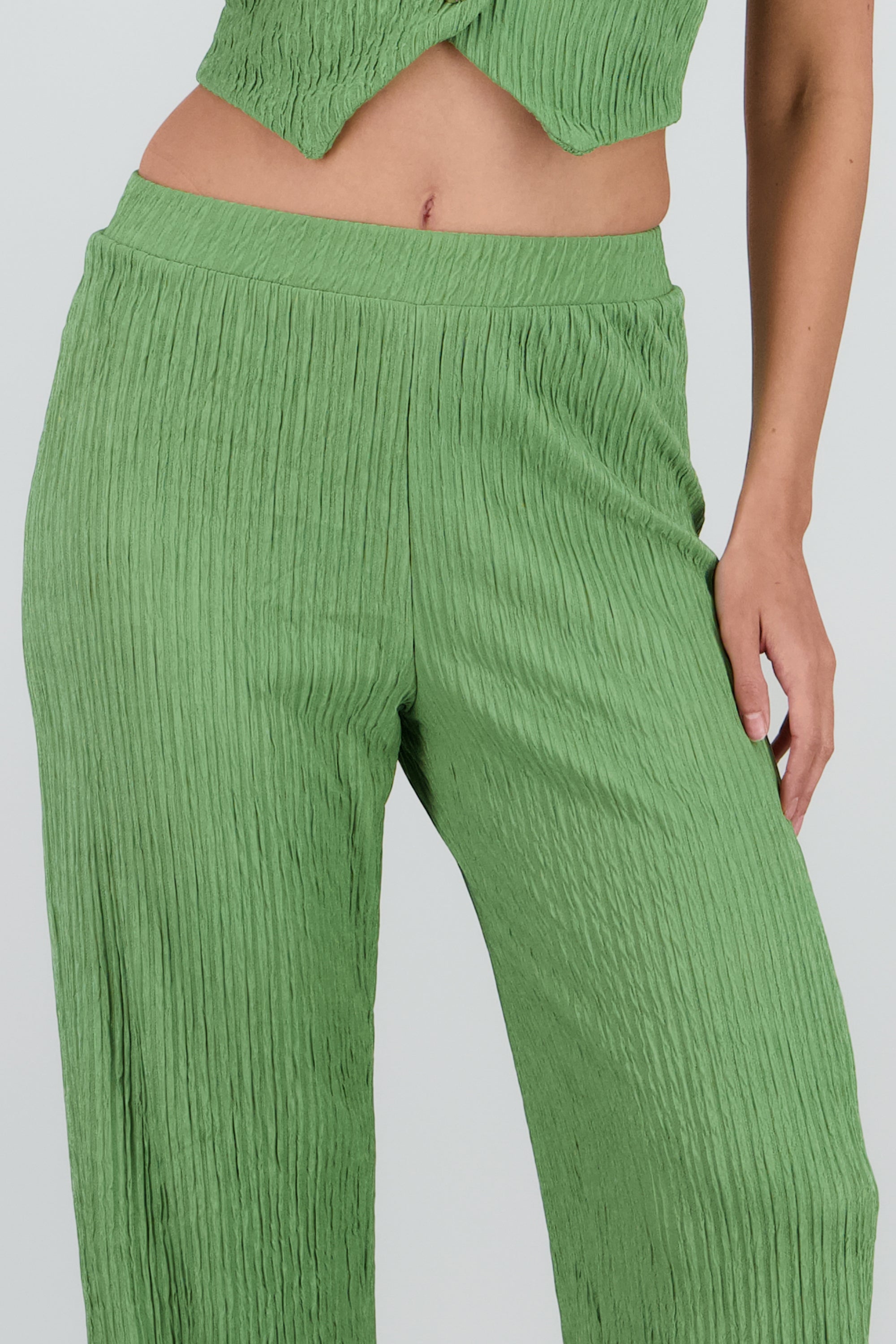 Pantalon recto textura VERDE BRILLANTE