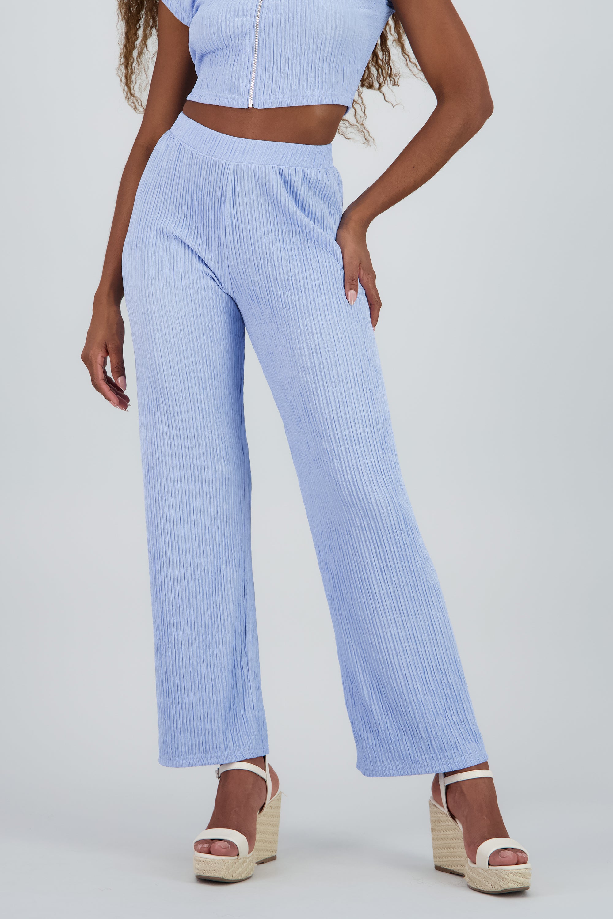 Pantalon fluido textura AZUL CIELO