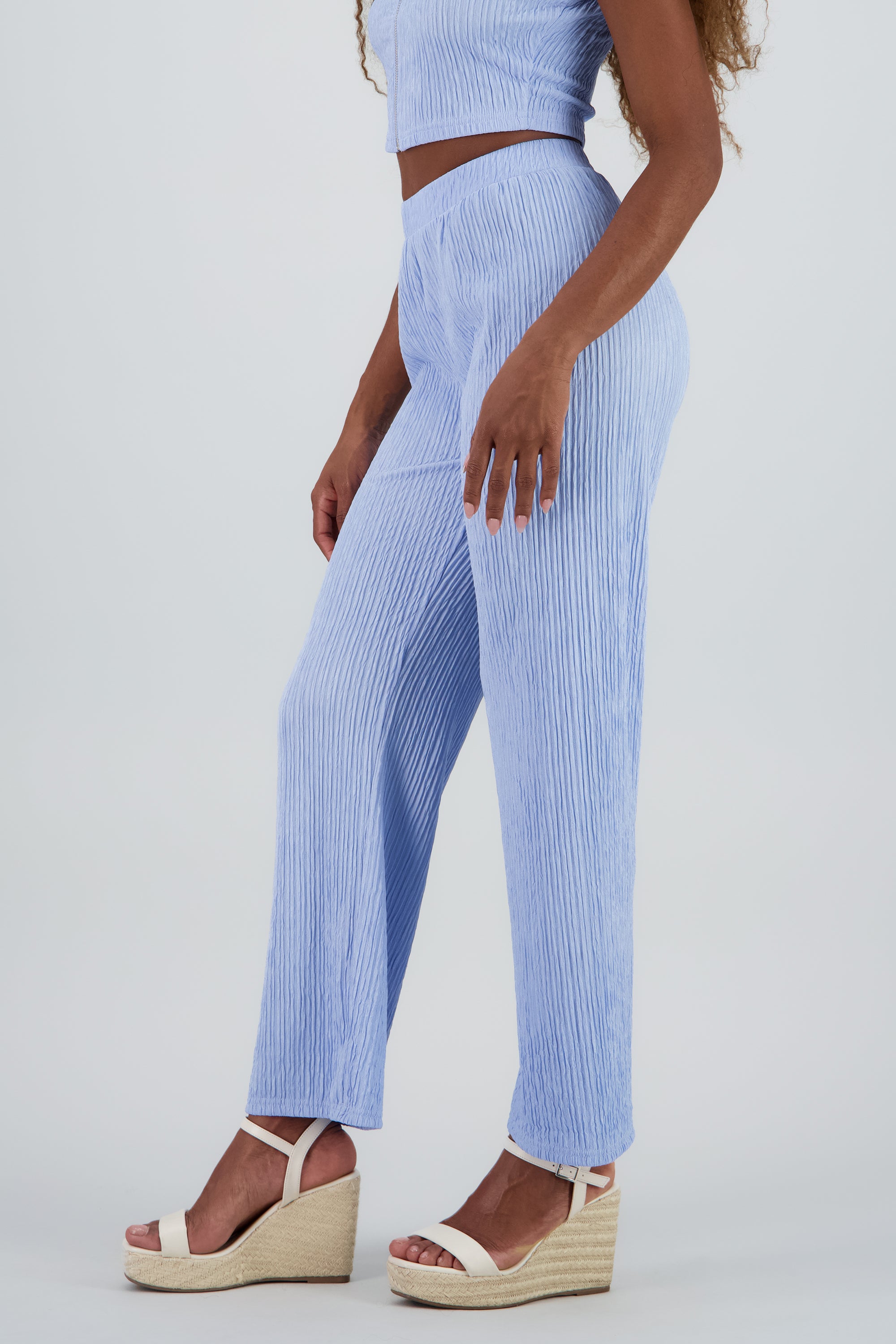 Pantalon fluido textura AZUL CIELO