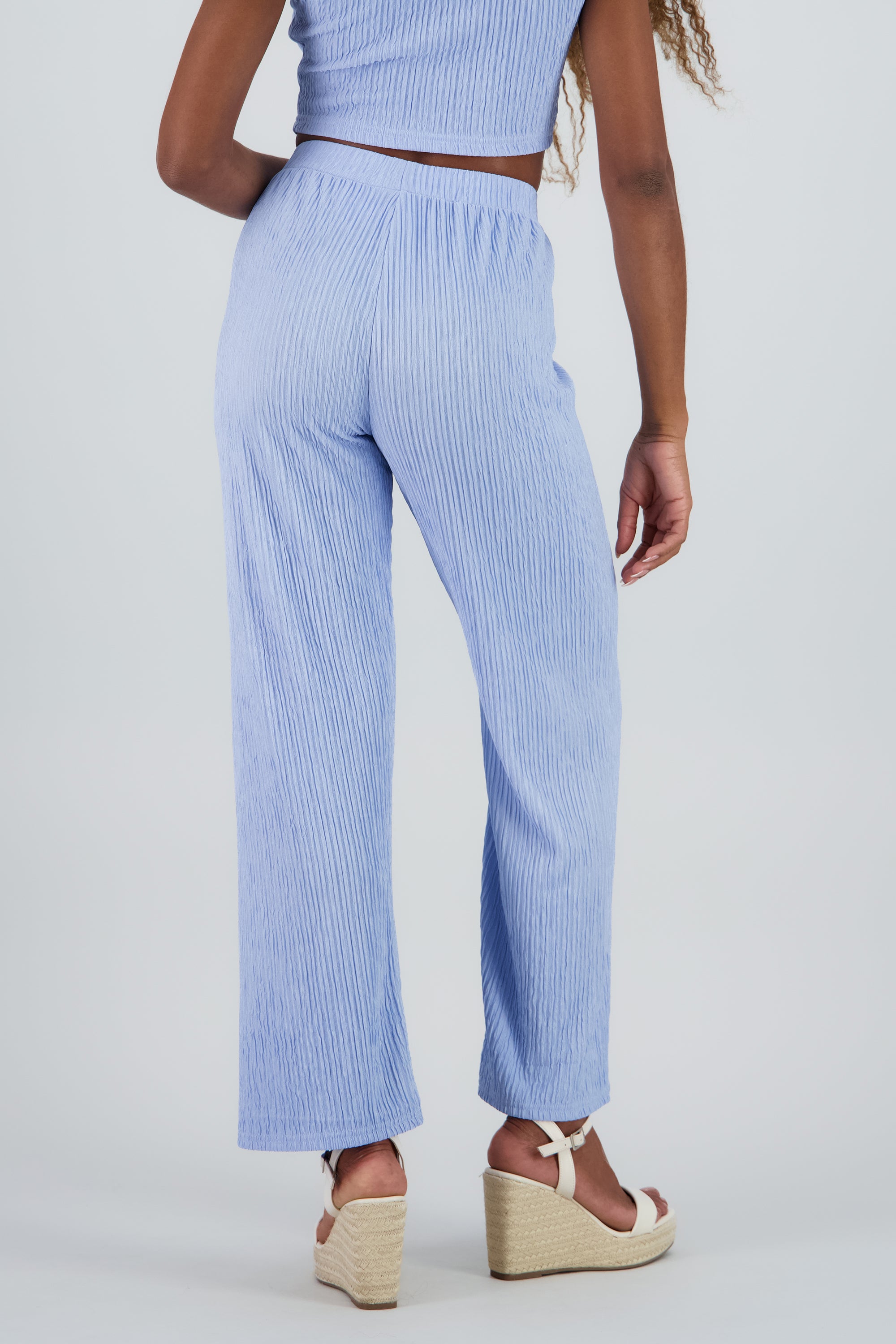 Pantalon fluido textura AZUL CIELO