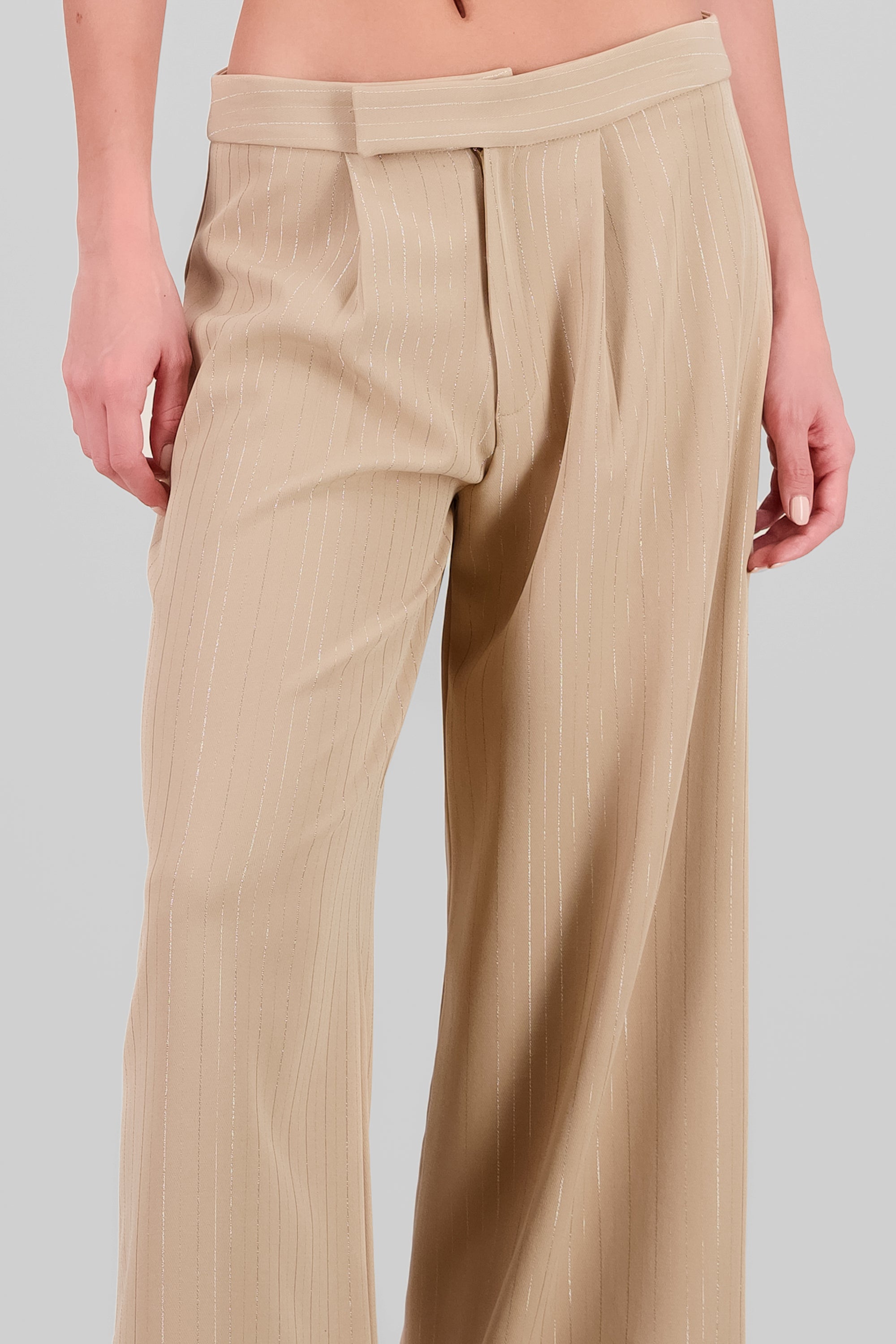 Pantalon recto detalle rayas brillos KHAKI