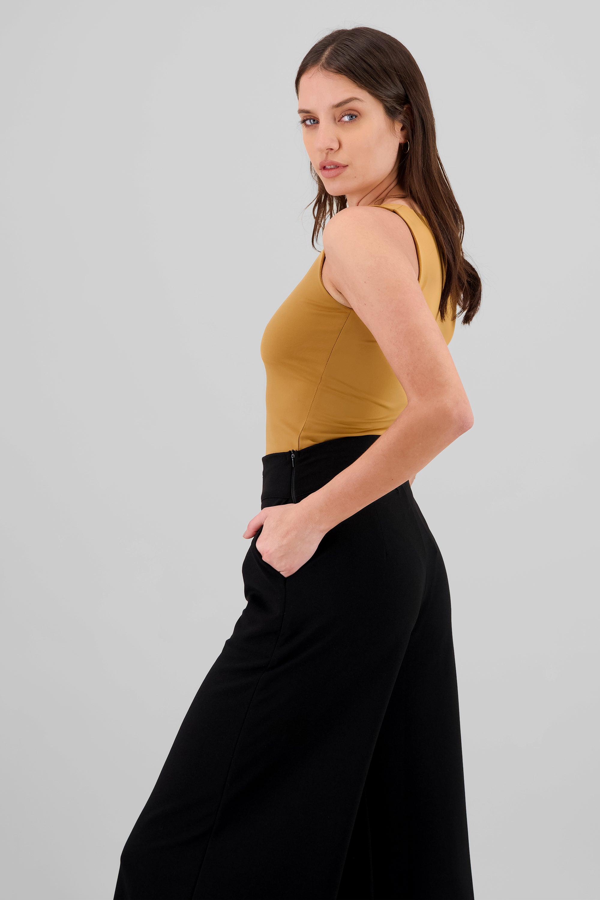 Bodysuit escote V liso Hypsters CAMELLO