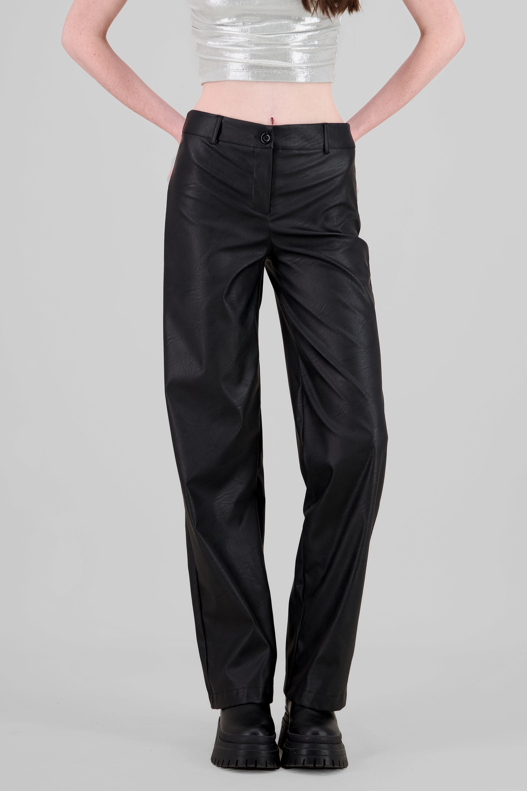 Pantalon recto efecto piel textura NEGRO