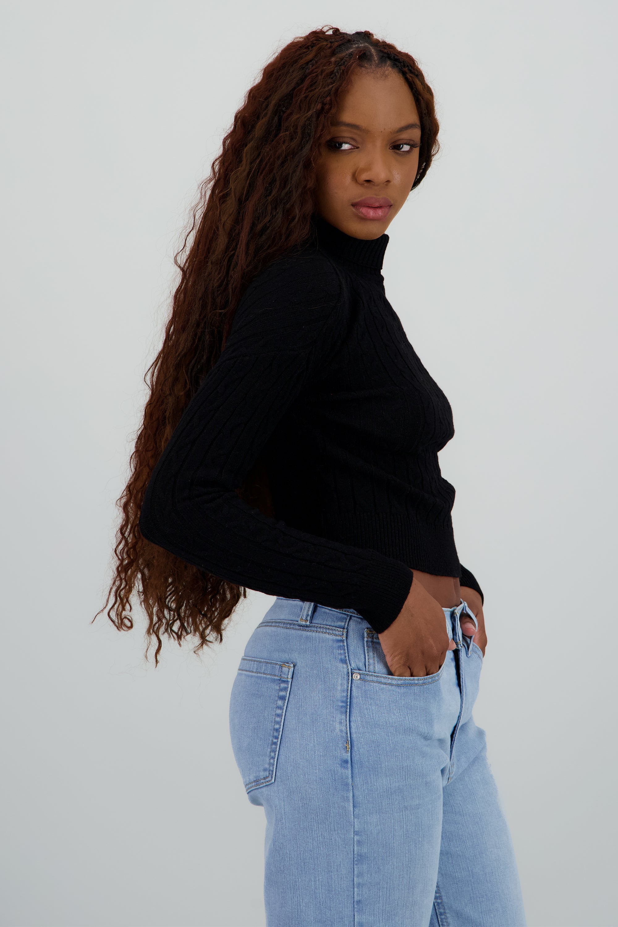 Sueter manga larga tejido cuello NEGRO