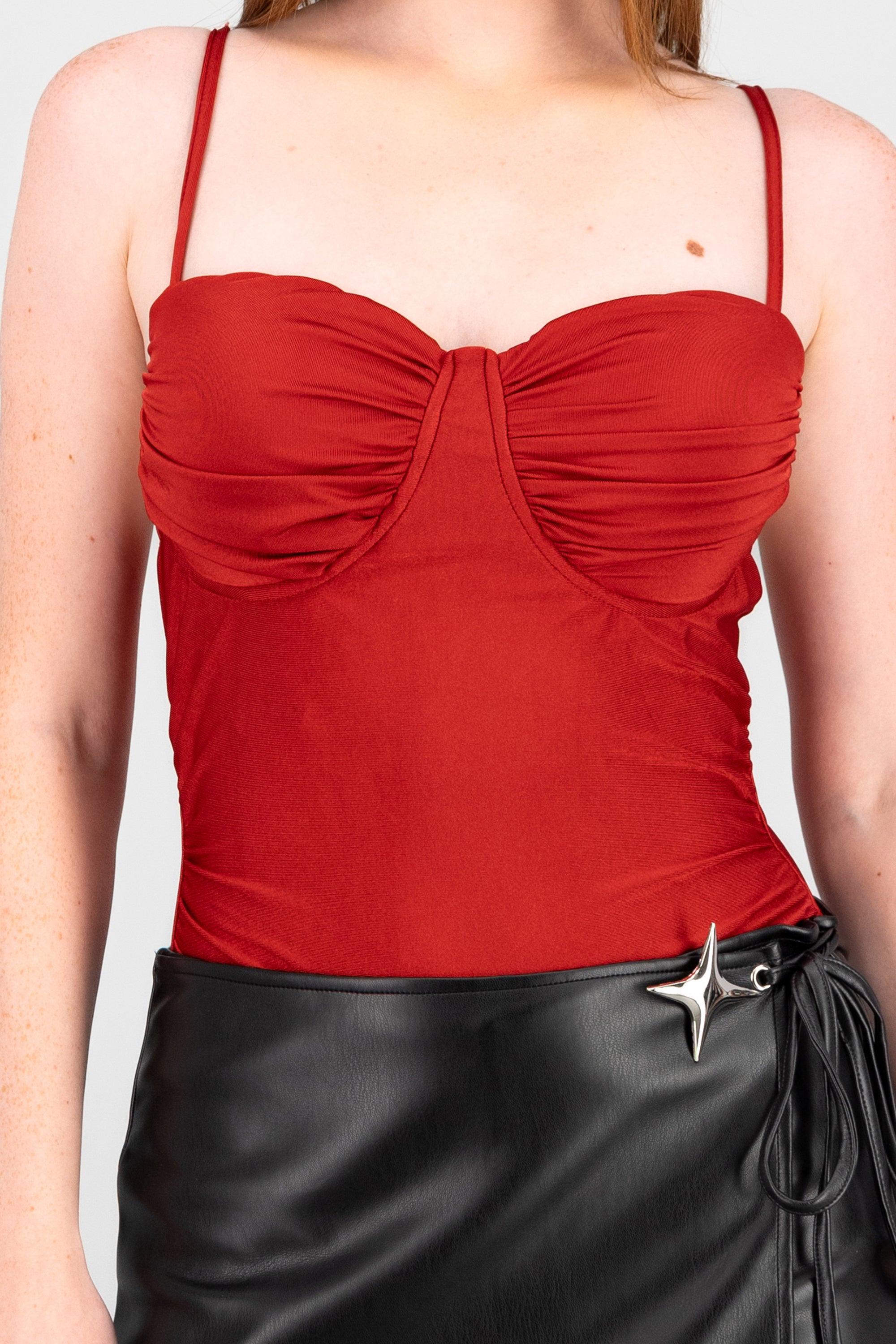 Bodysuit con tirantes y con copas ROJO