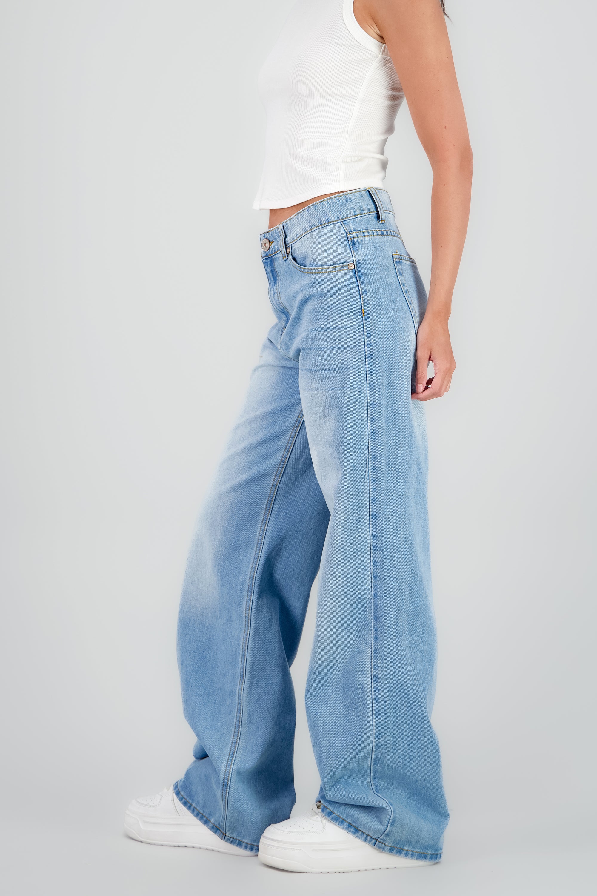 Jeans cintura baja rectos LIGHT WASH