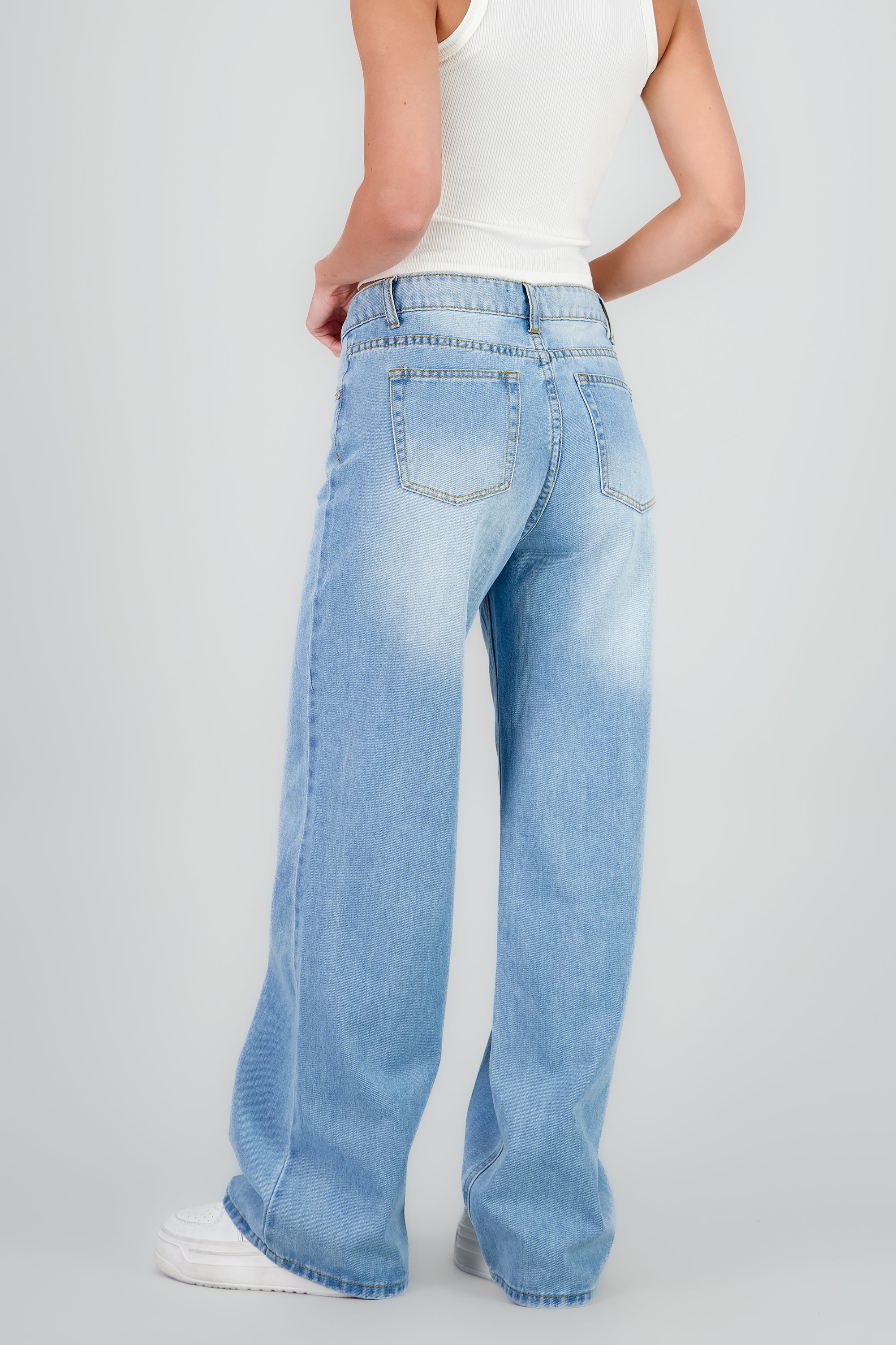 Jeans cintura baja rectos LIGHT WASH