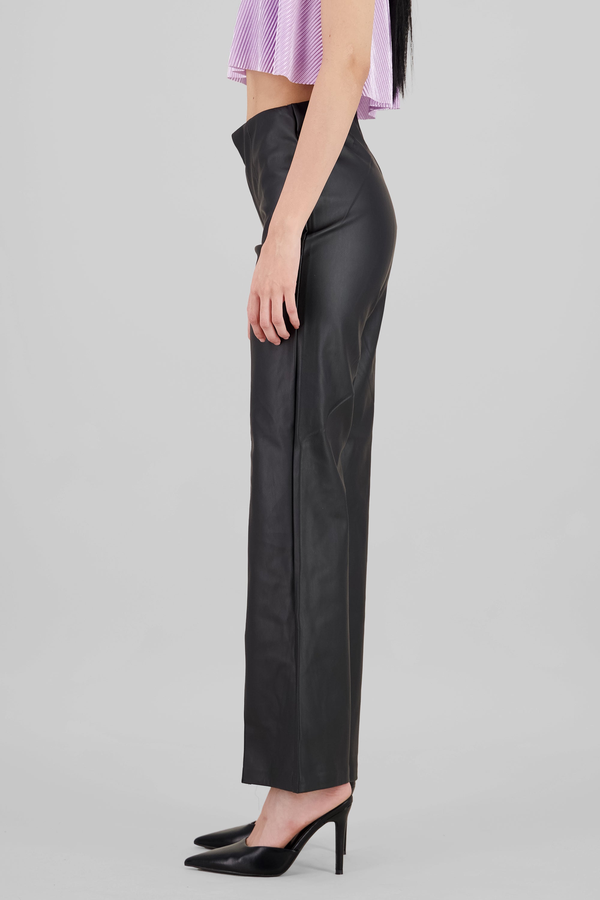 Pantalon amplio detalle costura NEGRO
