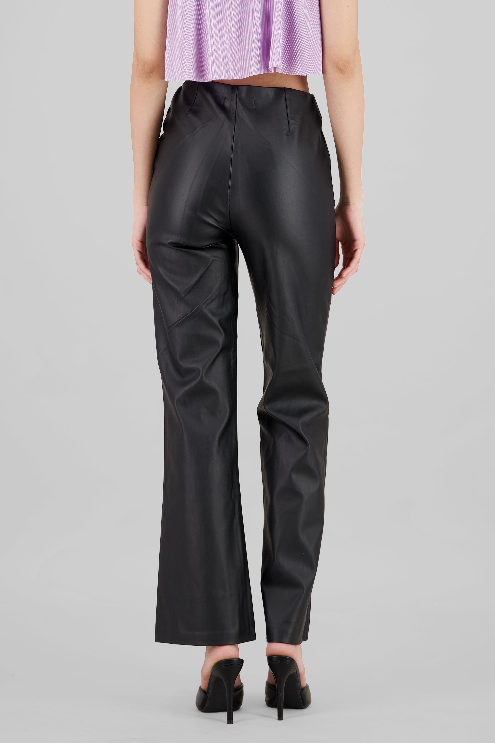 Pantalon amplio detalle costura NEGRO