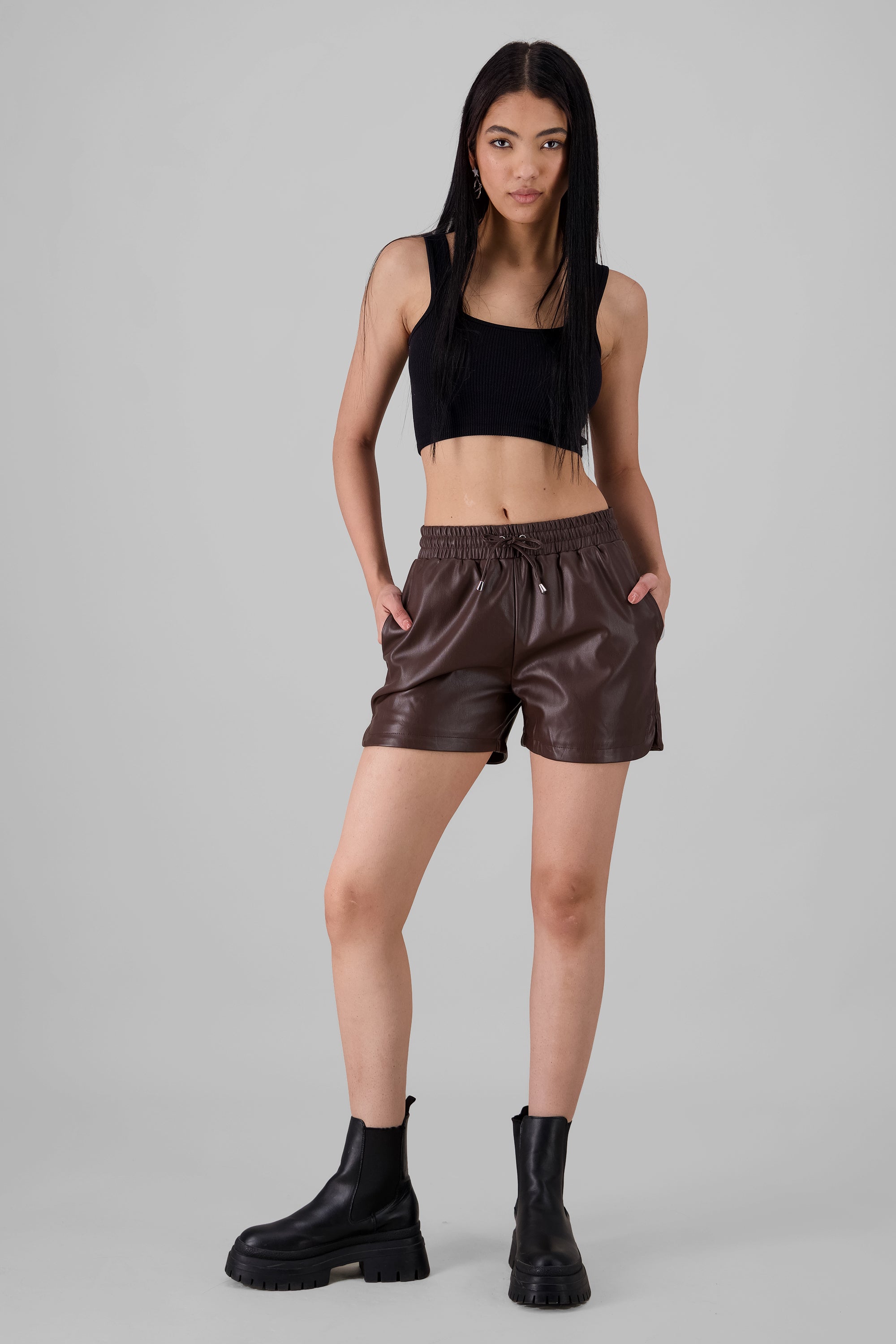 Shorts pu detalle resorte CAFE
