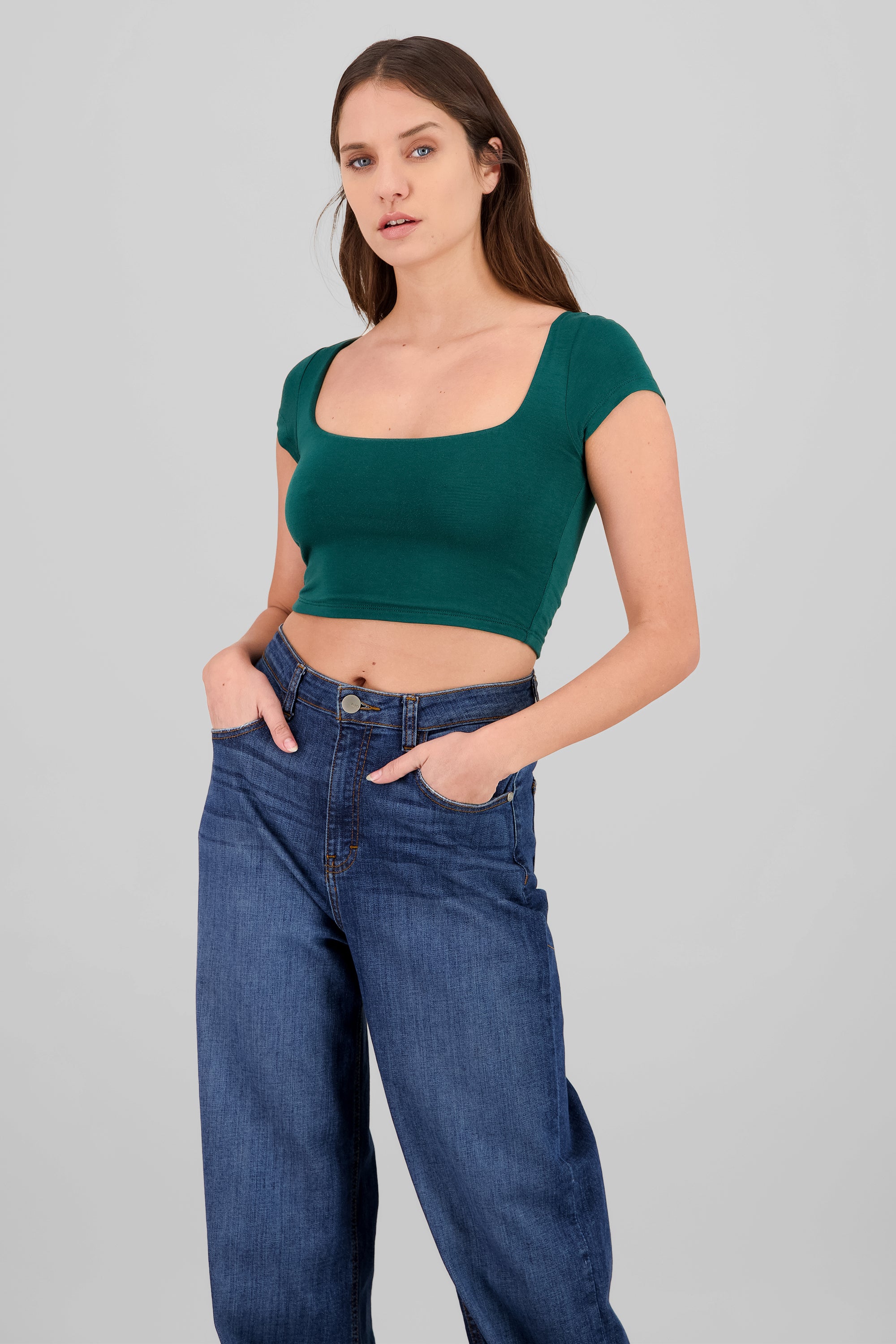 Top escote cuadrado con manga corta VERDE CAZADOR
