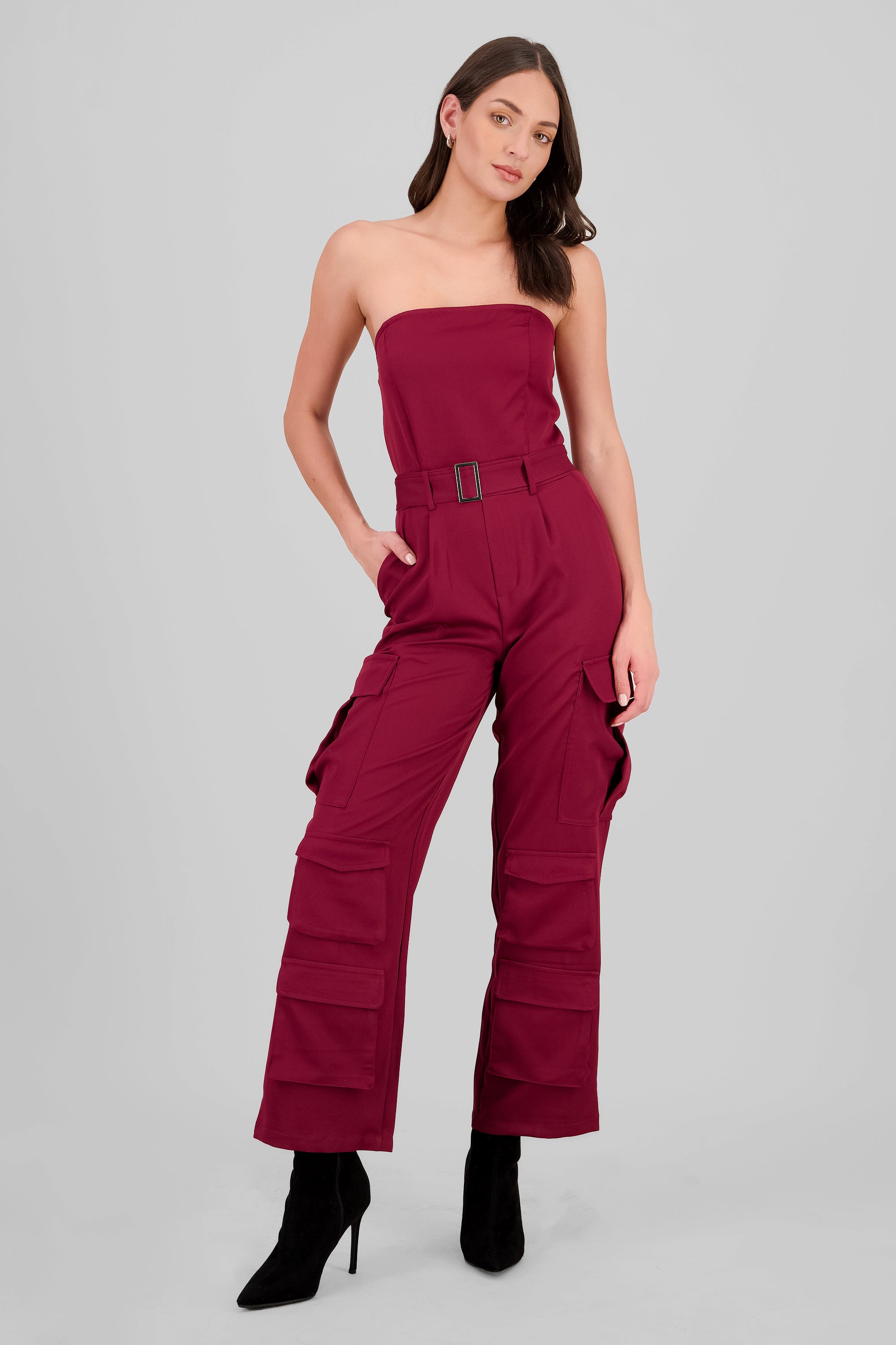 Jumpsuit strapless con bolsas cargo CIRUELA