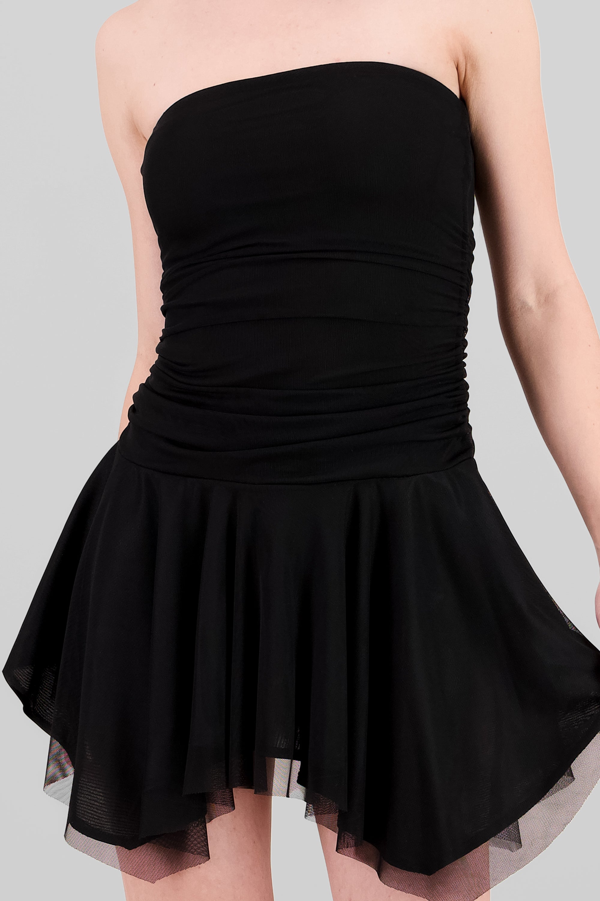 Vestido mini asimetrico de mesh NEGRO