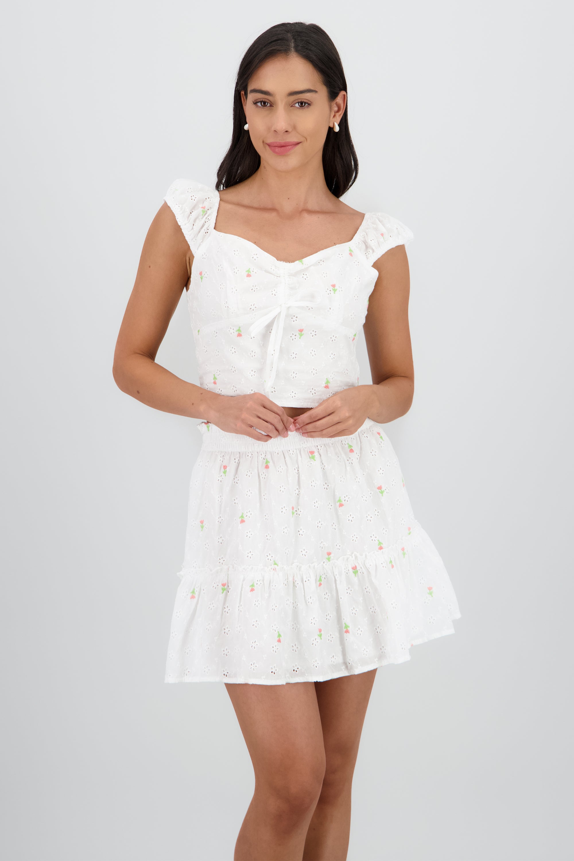 Top bordado con flores BLANCO