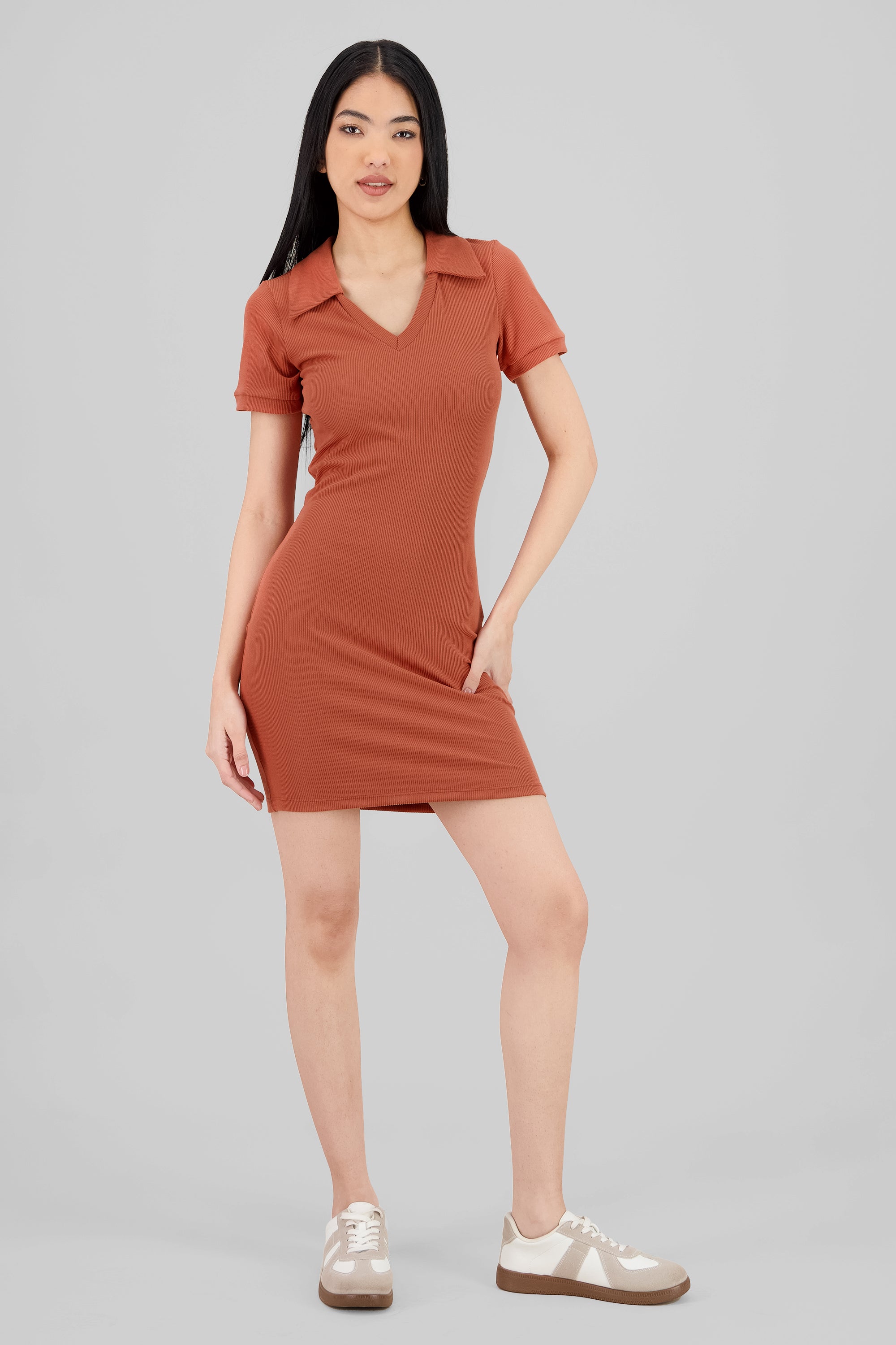 Vestido rib mini cuello polo LADRILLO