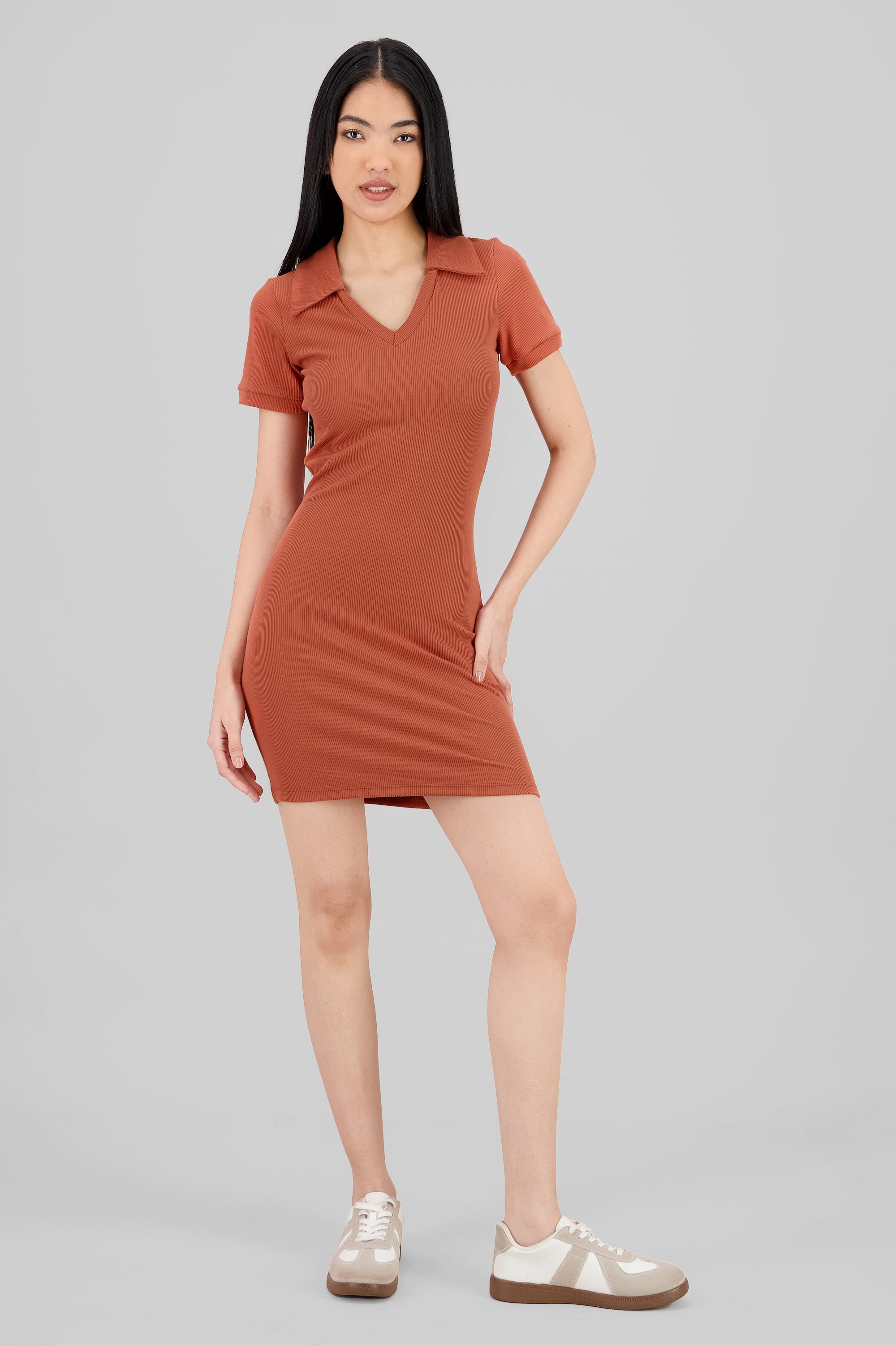 Vestido rib mini cuello polo LADRILLO