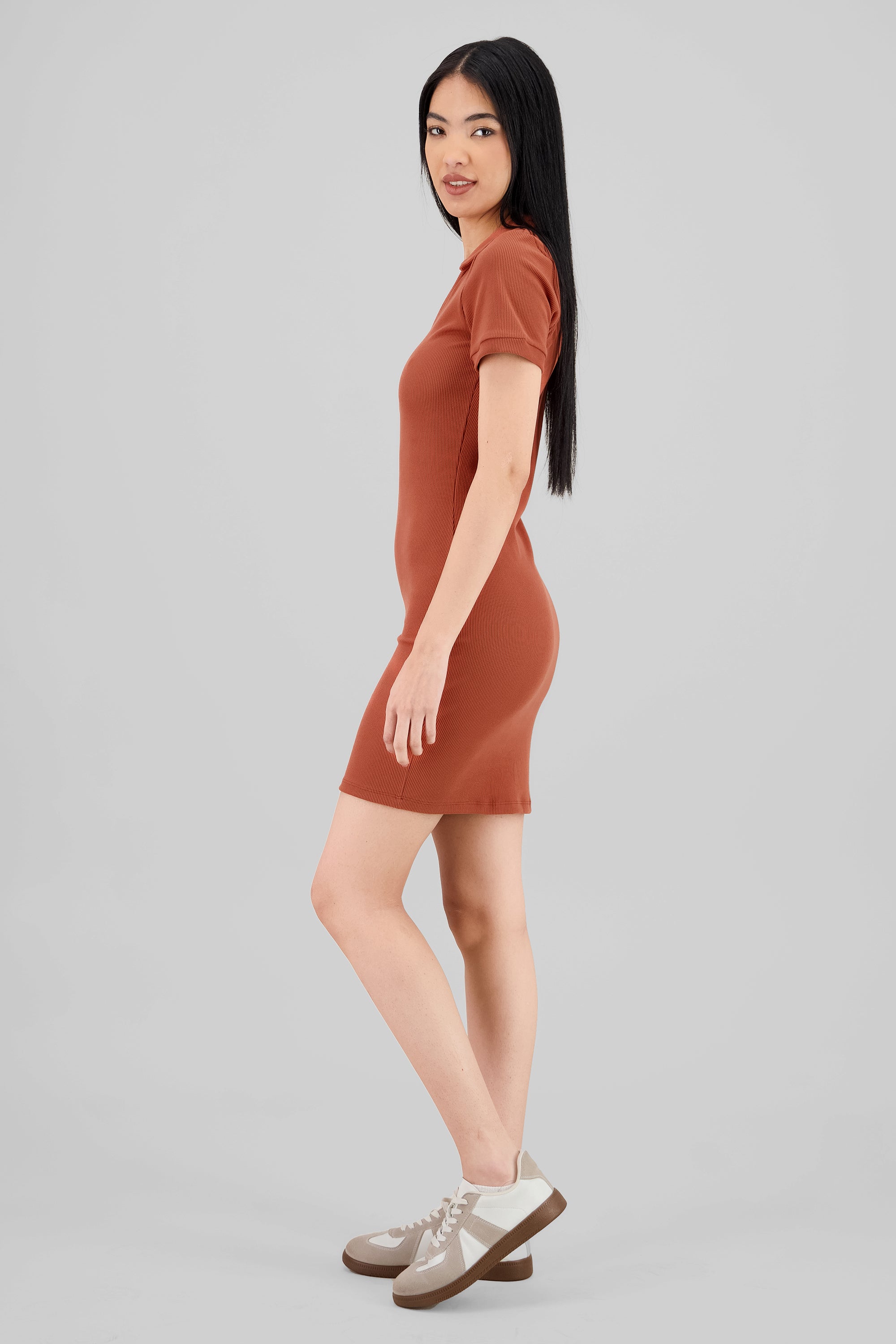 Vestido rib mini cuello polo LADRILLO