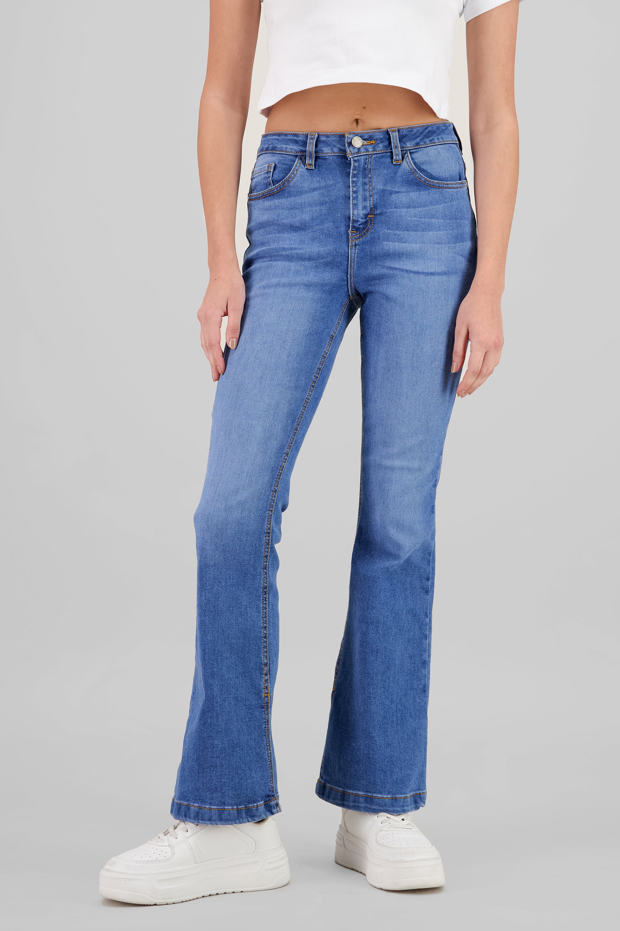 Jeans flare dobladillo DARK WASH