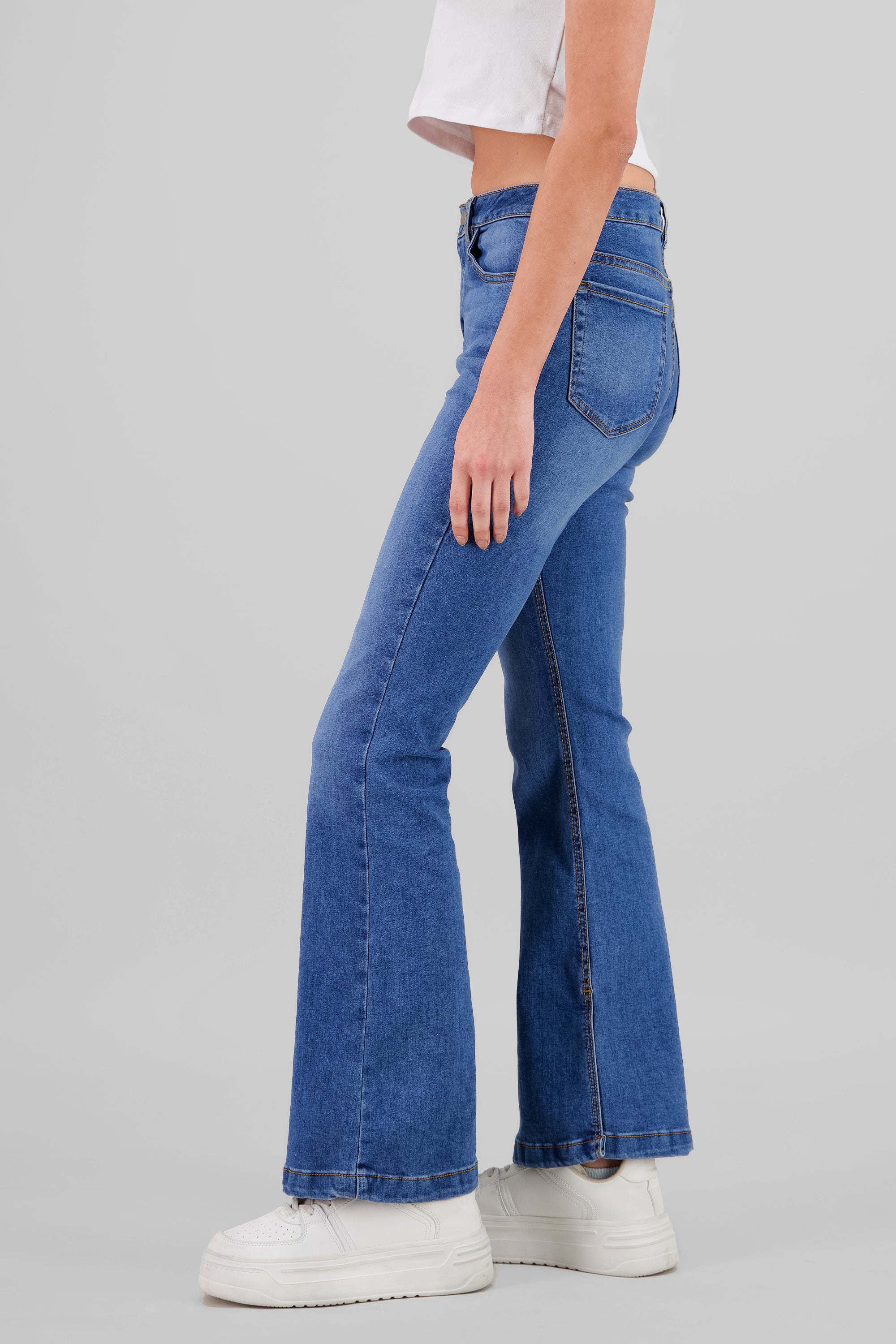 Jeans flare dobladillo DARK WASH