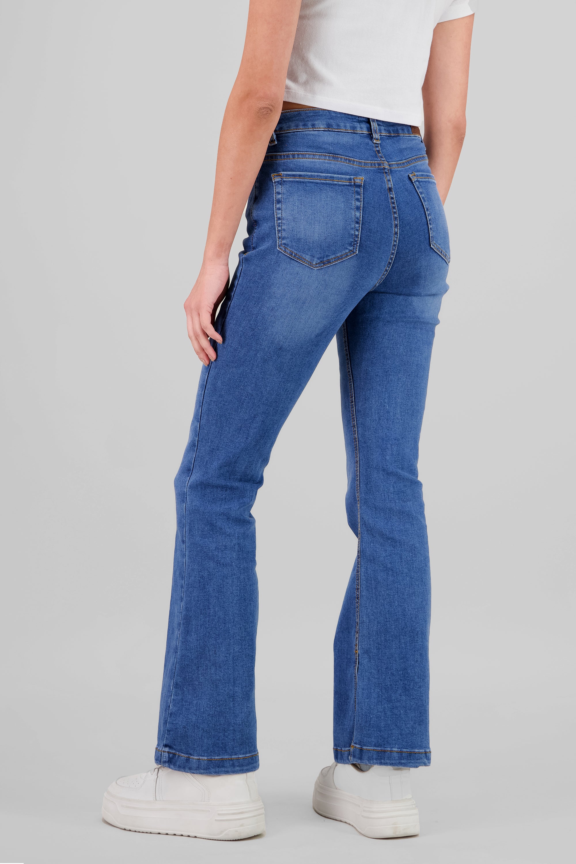 Jeans flare dobladillo DARK WASH