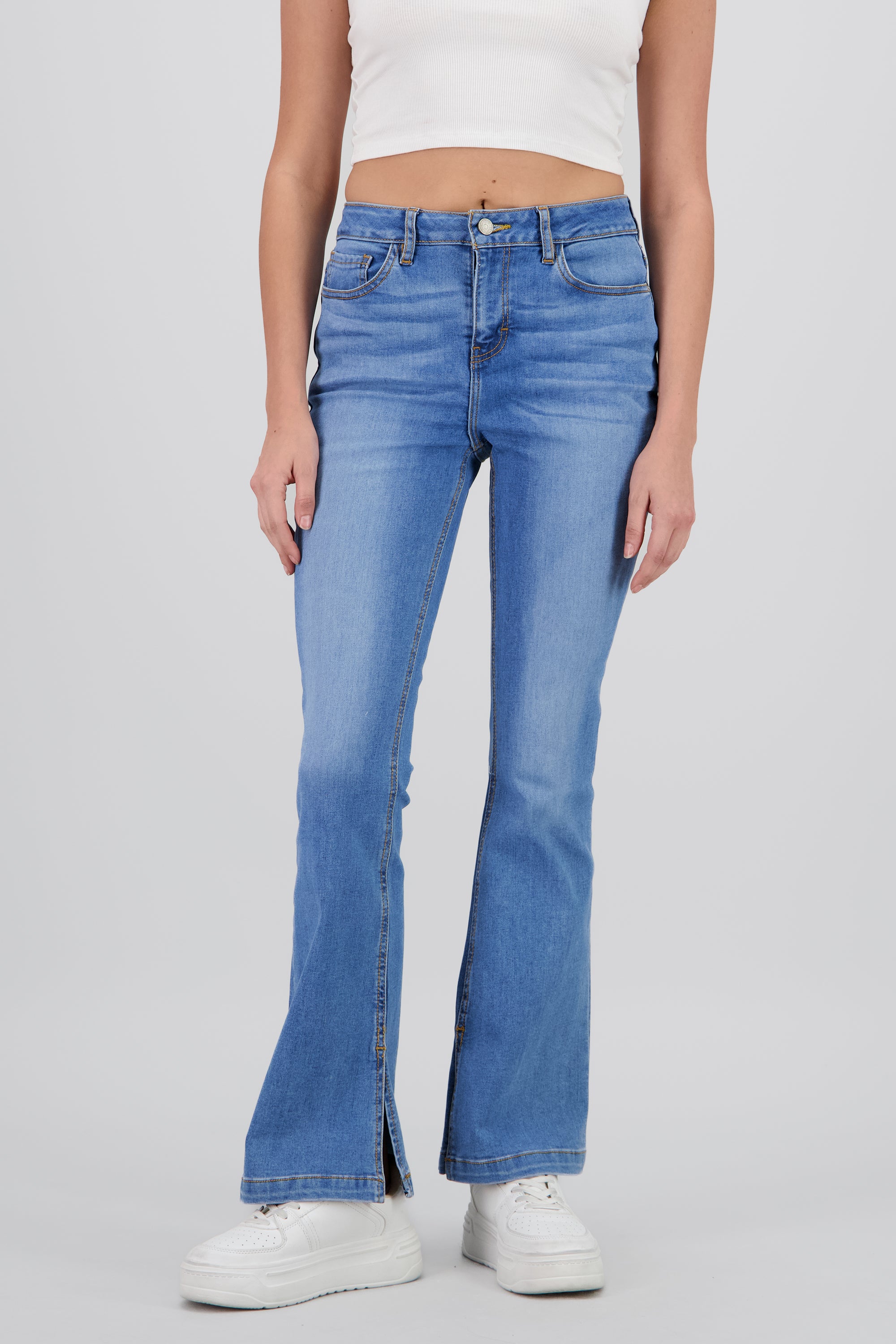 Jeans flare dobladillo MEDIUM WASH