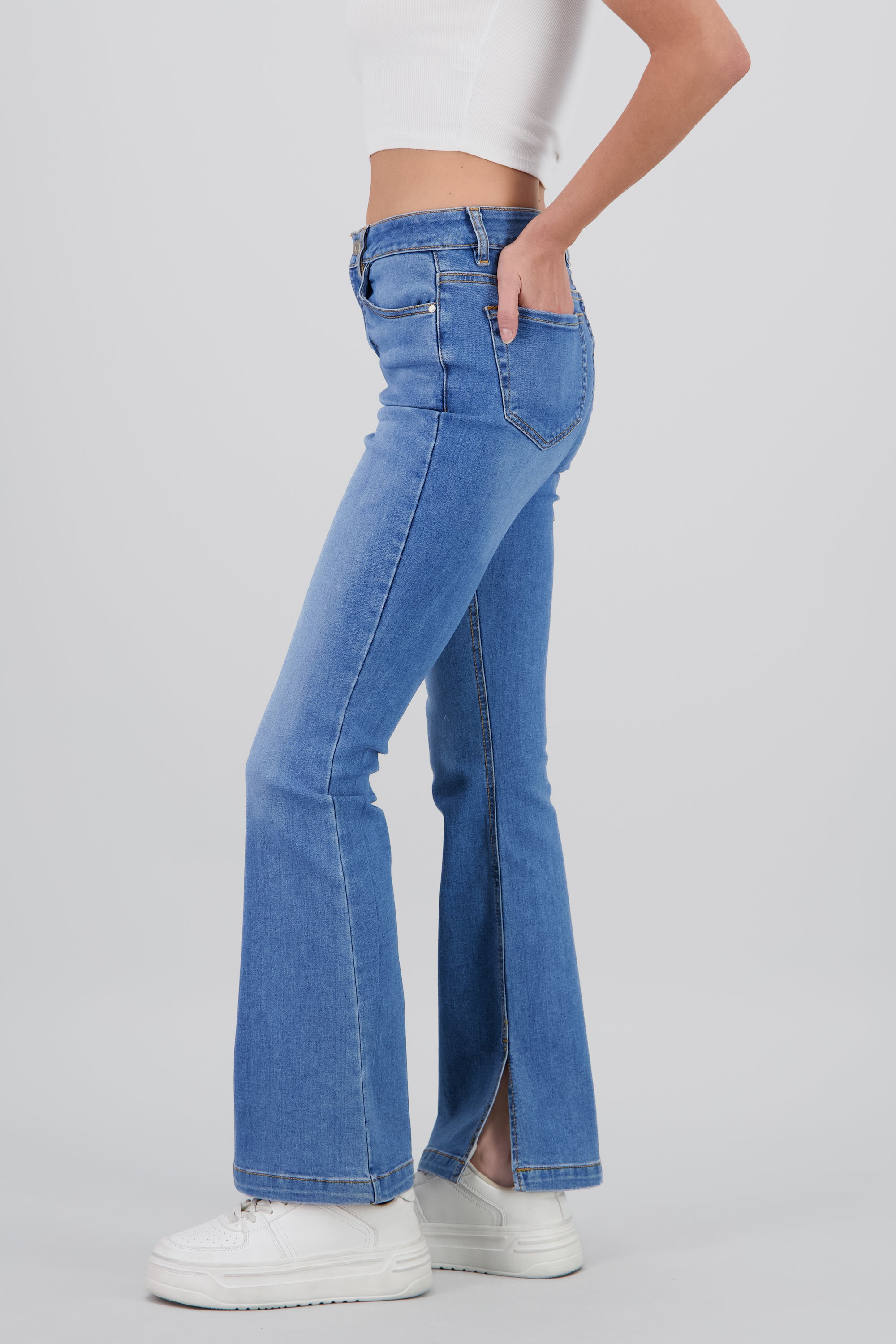 Jeans flare dobladillo MEDIUM WASH