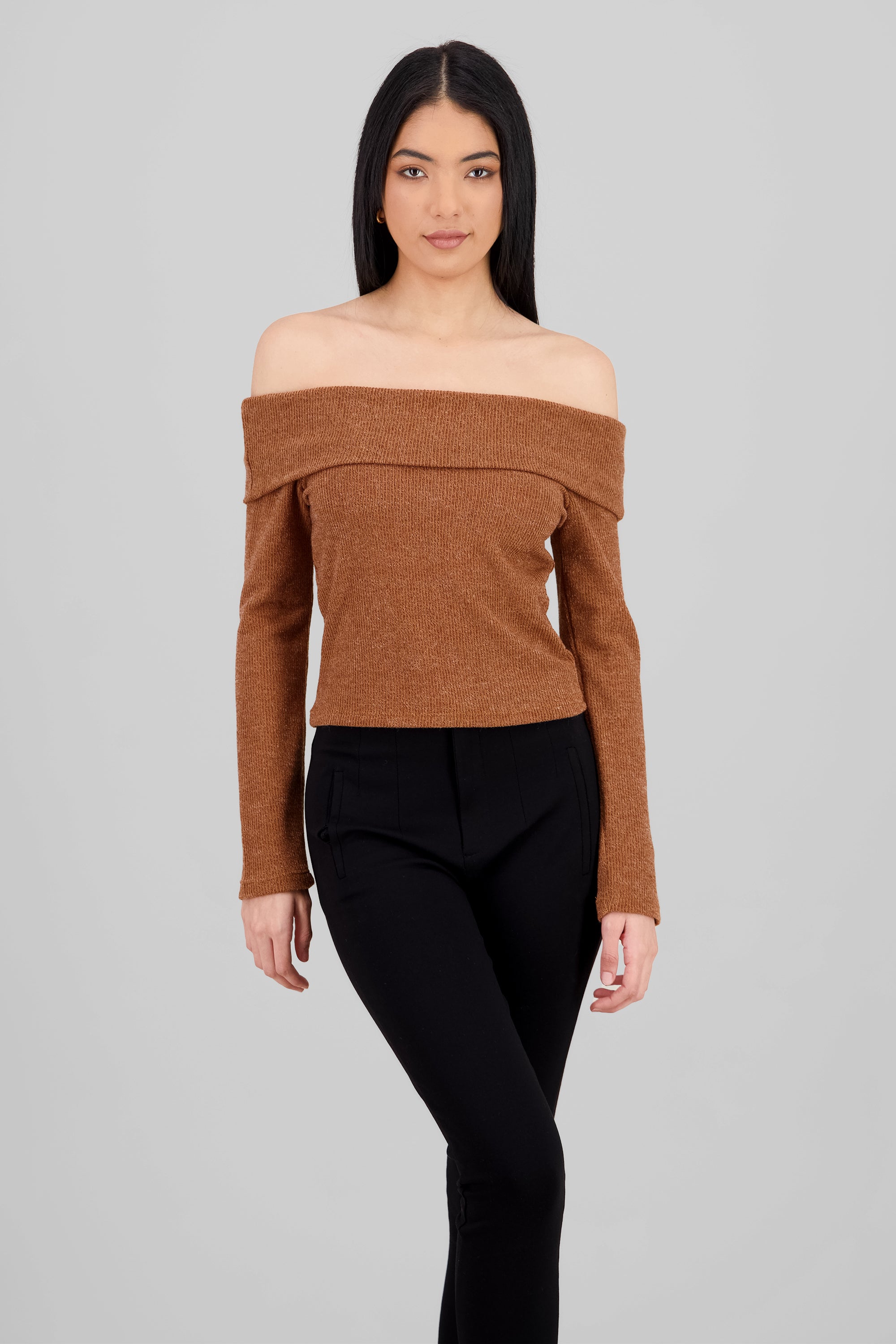 Top manga larga off shoulder detalle brillos CAMELLO