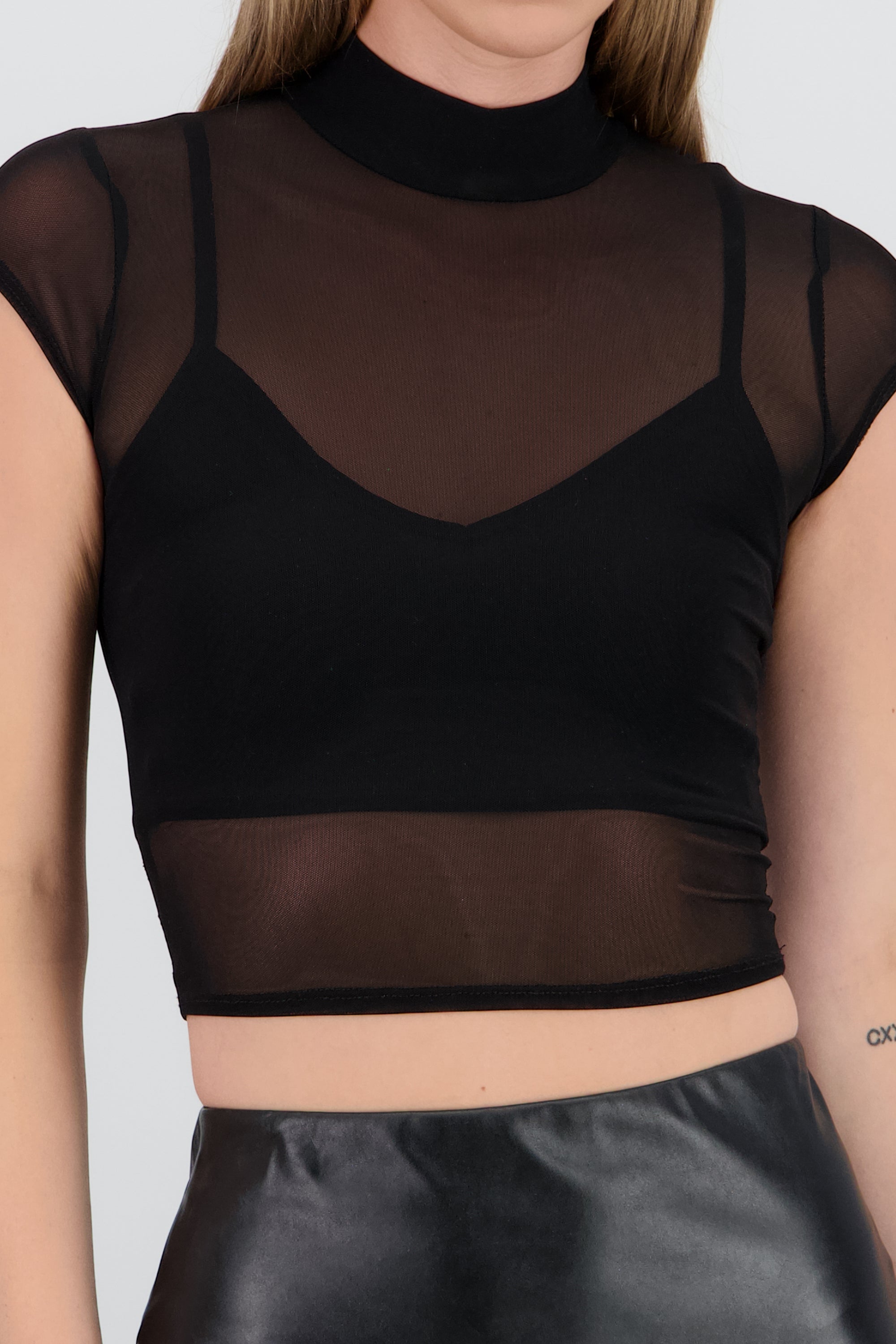 Top cuello alto de mesh liso NEGRO