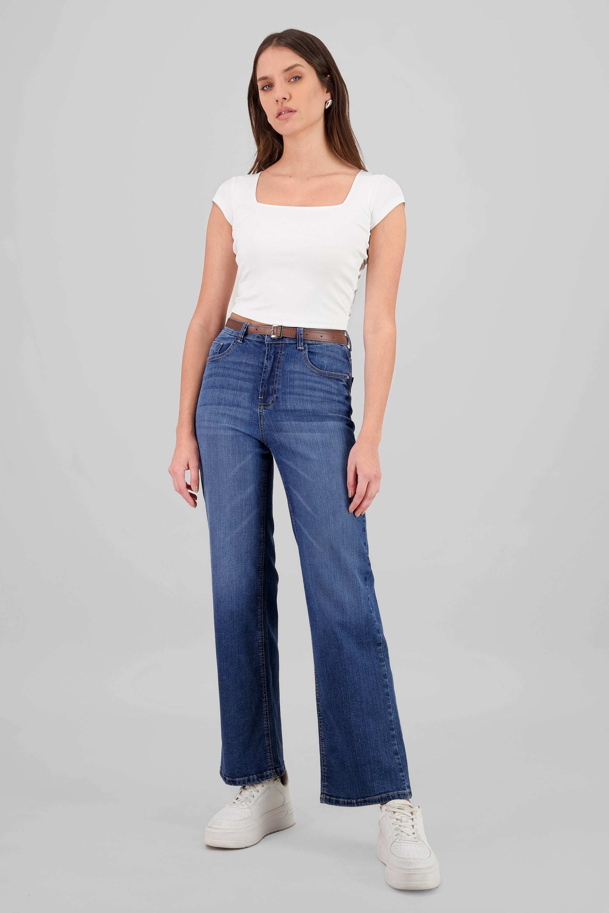 Jeans straight corte básico DARK WASH