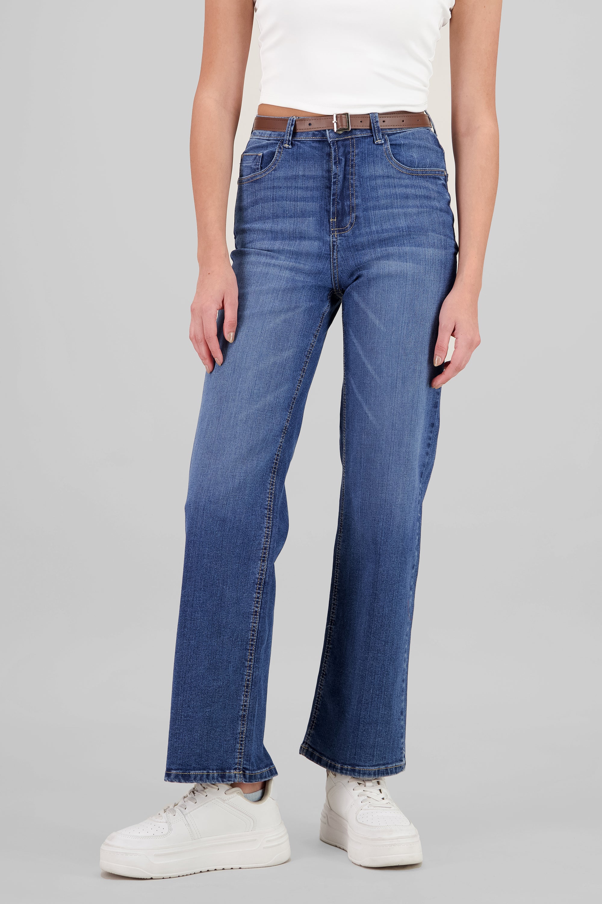 Jeans straight corte básico DARK WASH