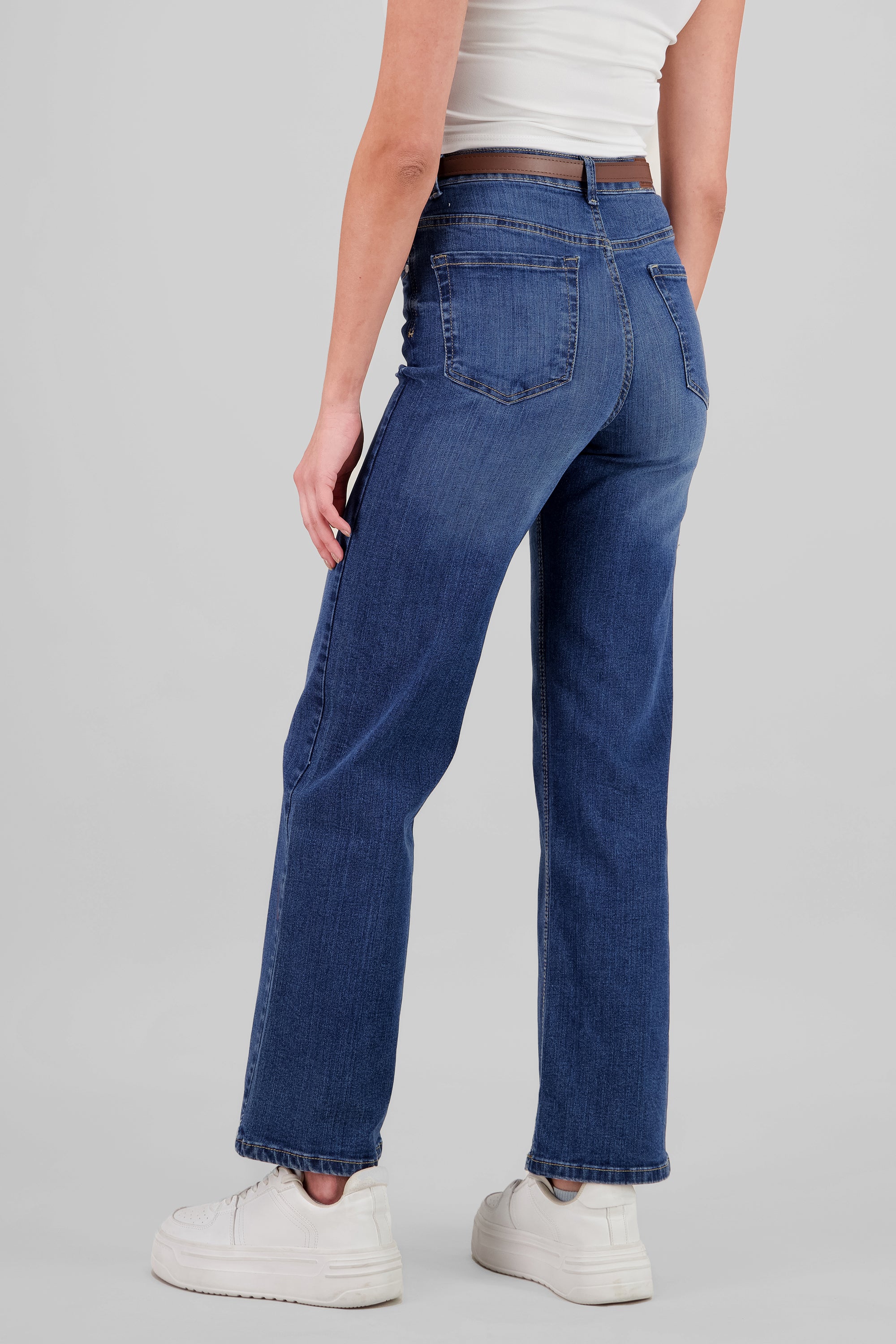 Jeans straight corte básico DARK WASH
