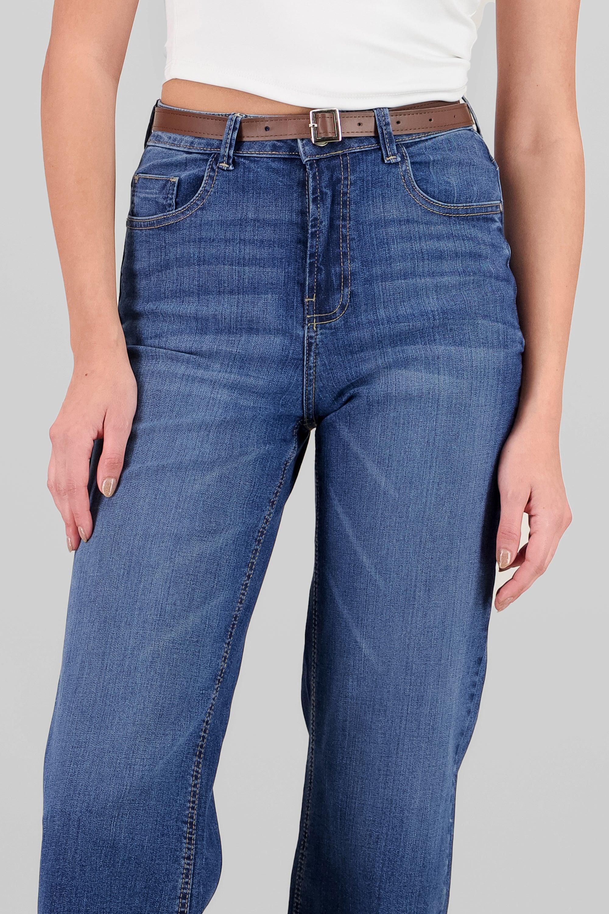 Jeans straight corte básico DARK WASH