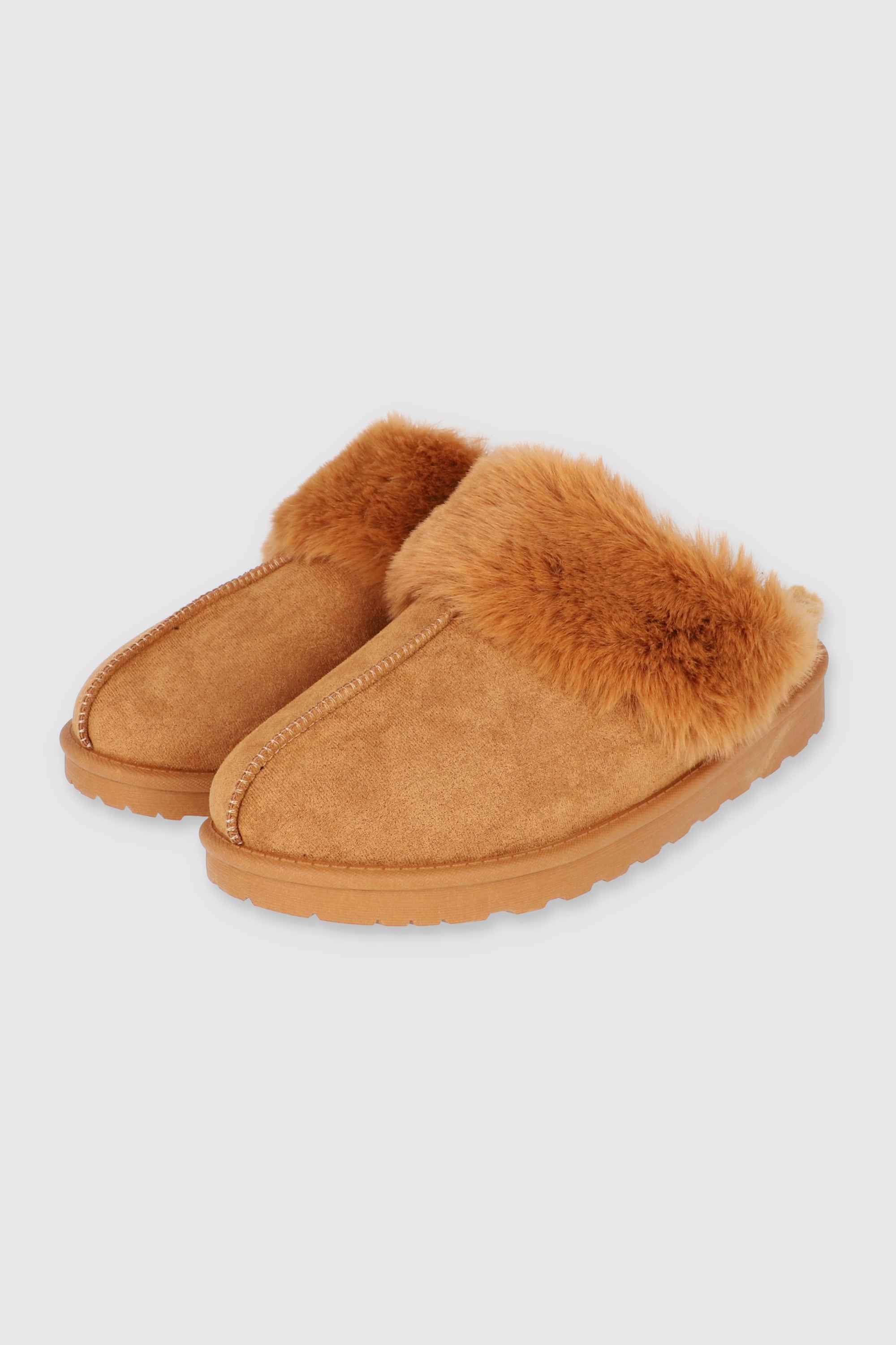 Pantufla zueco fluffy 