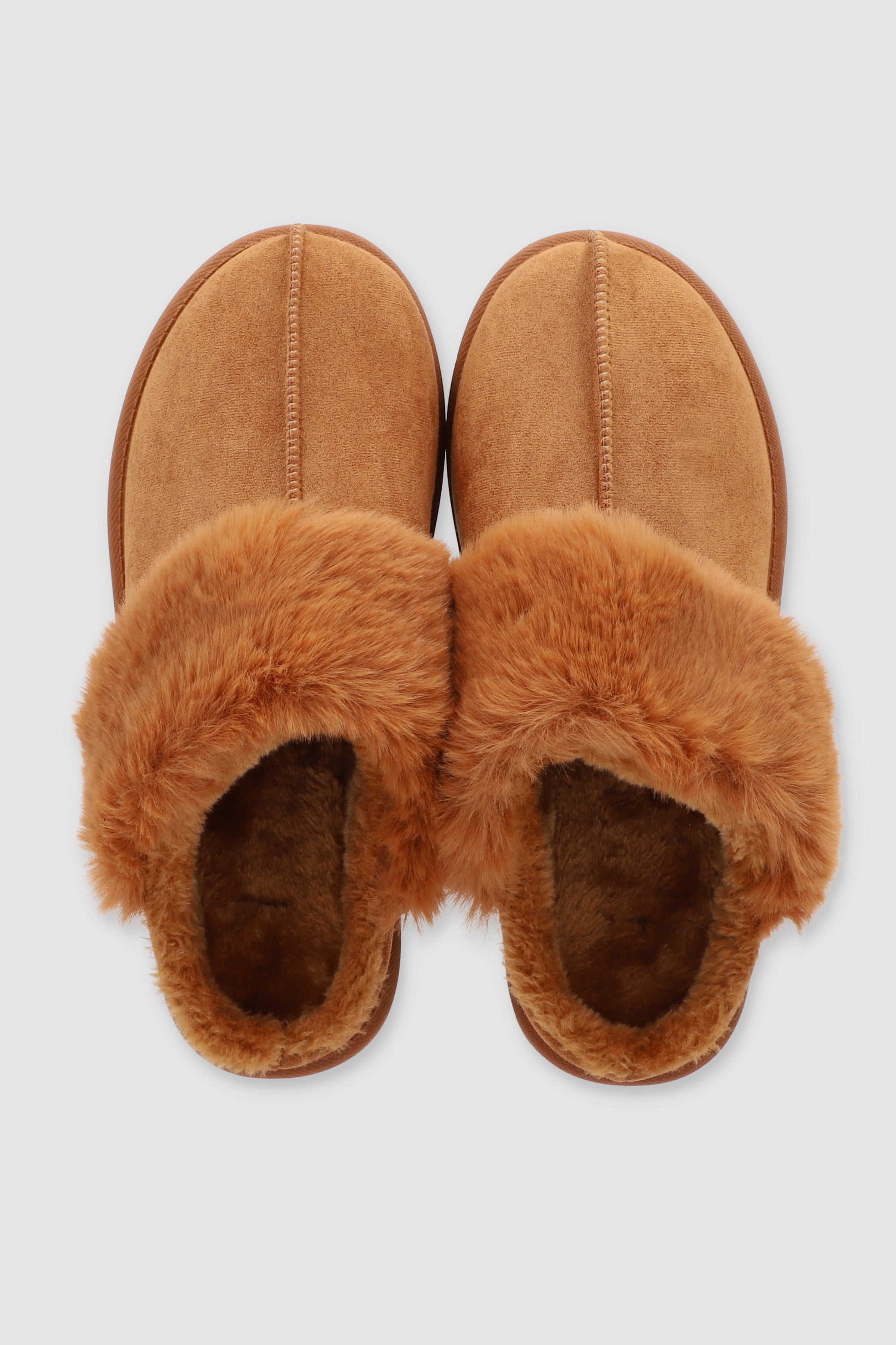 Pantufla zueco fluffy 