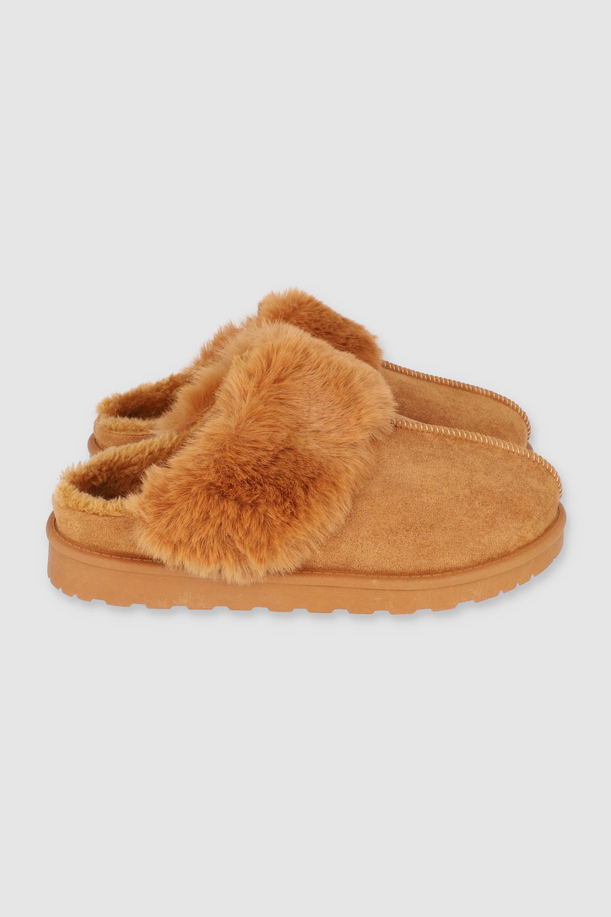 Pantufla zueco fluffy 