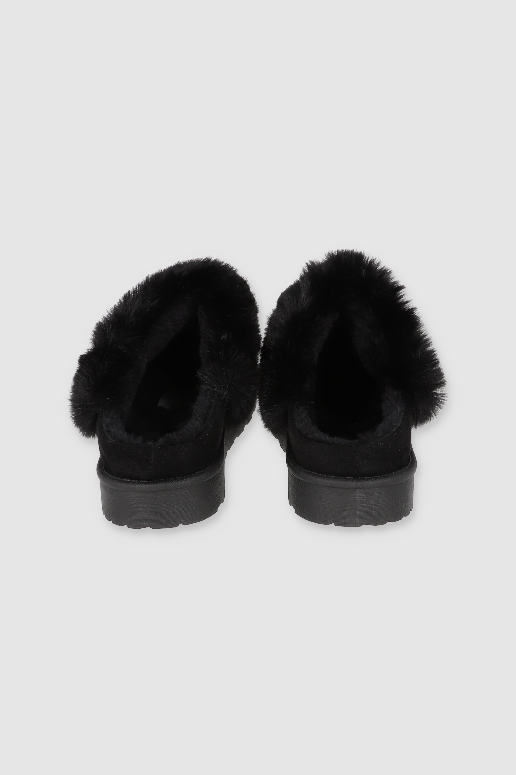 Pantufla zueco fluffy NEGRO