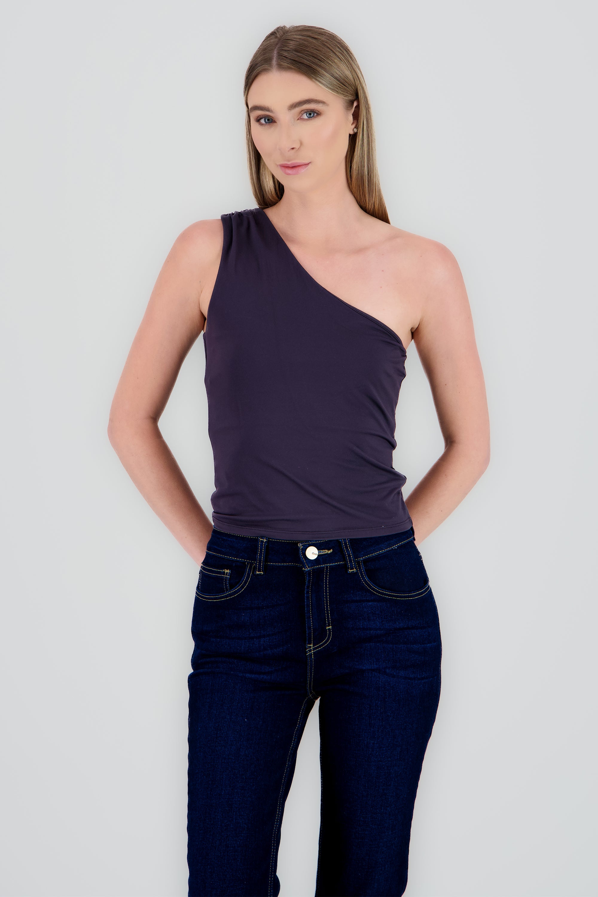 Top asimetrico liso GRIS
