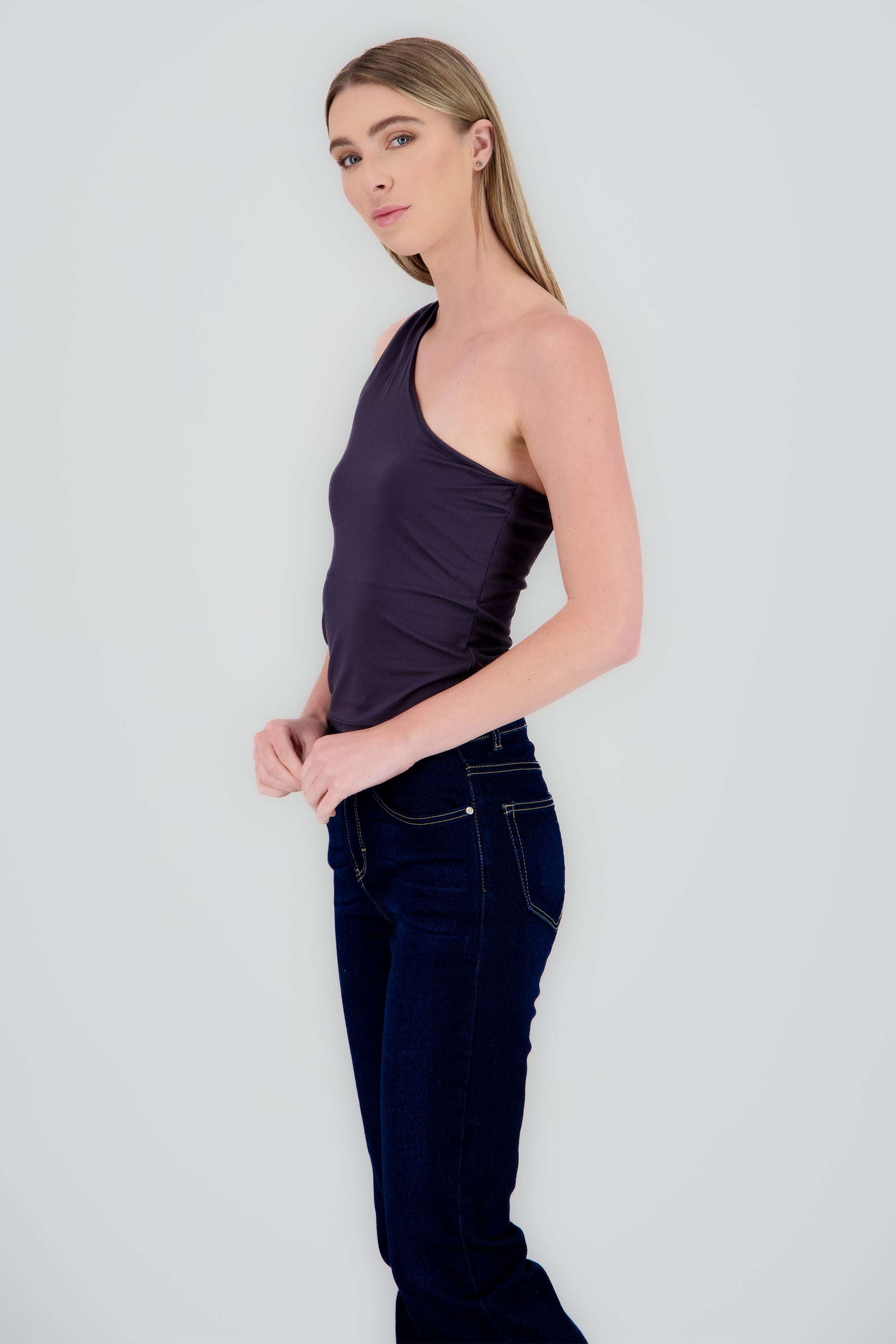 Top asimetrico liso GRIS