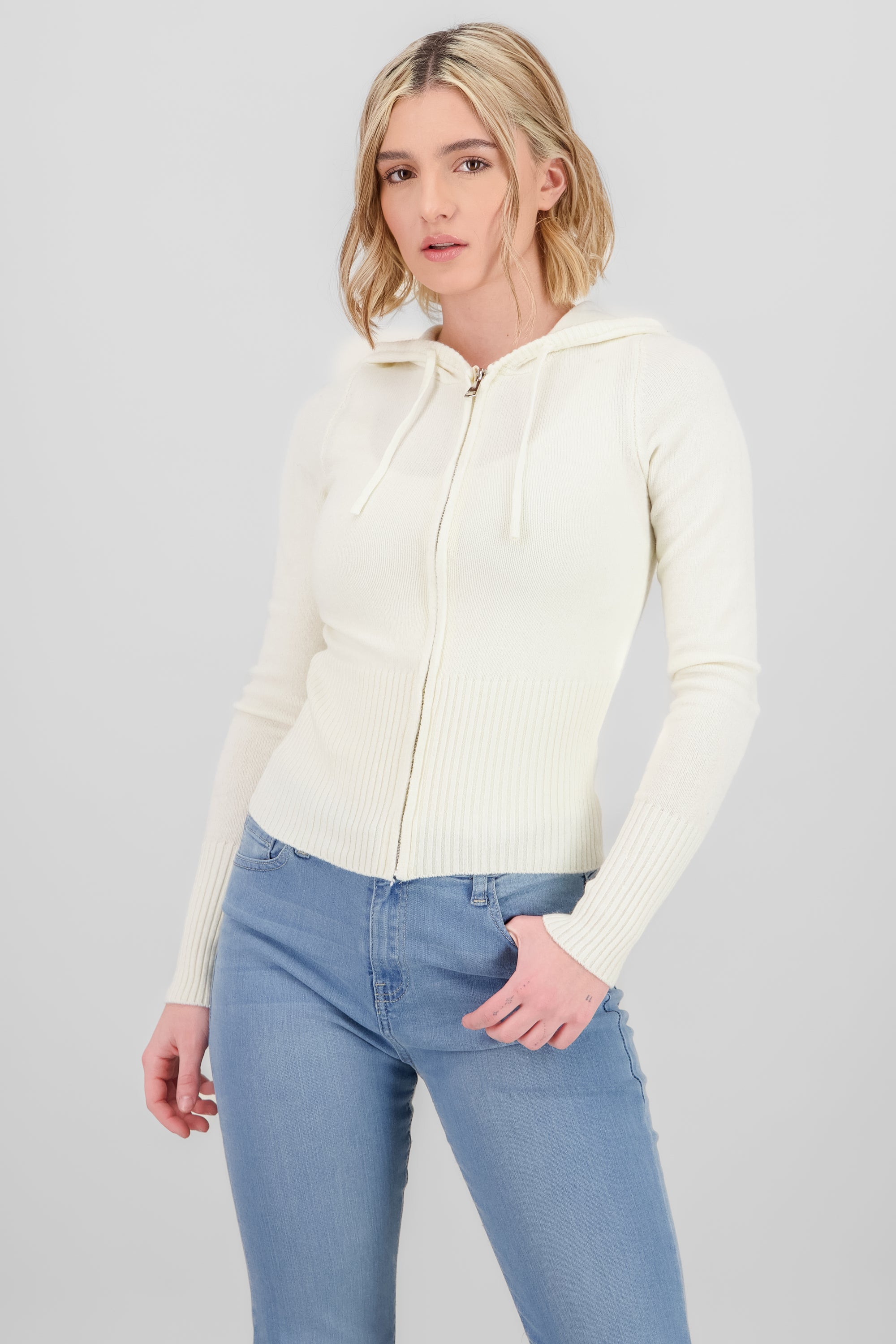 Sueter con cierre y gorro liso CREMA