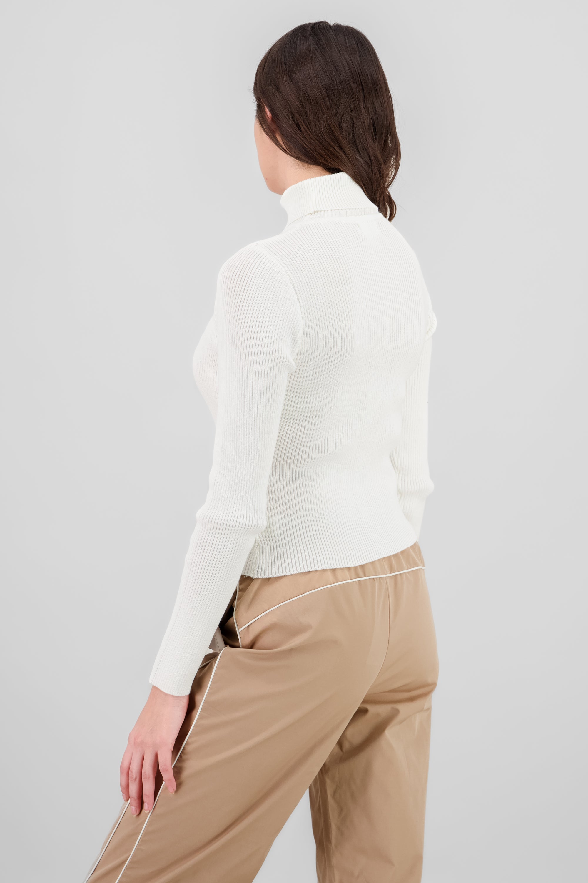 Sueter acanalado de cuello alto liso BLANCO