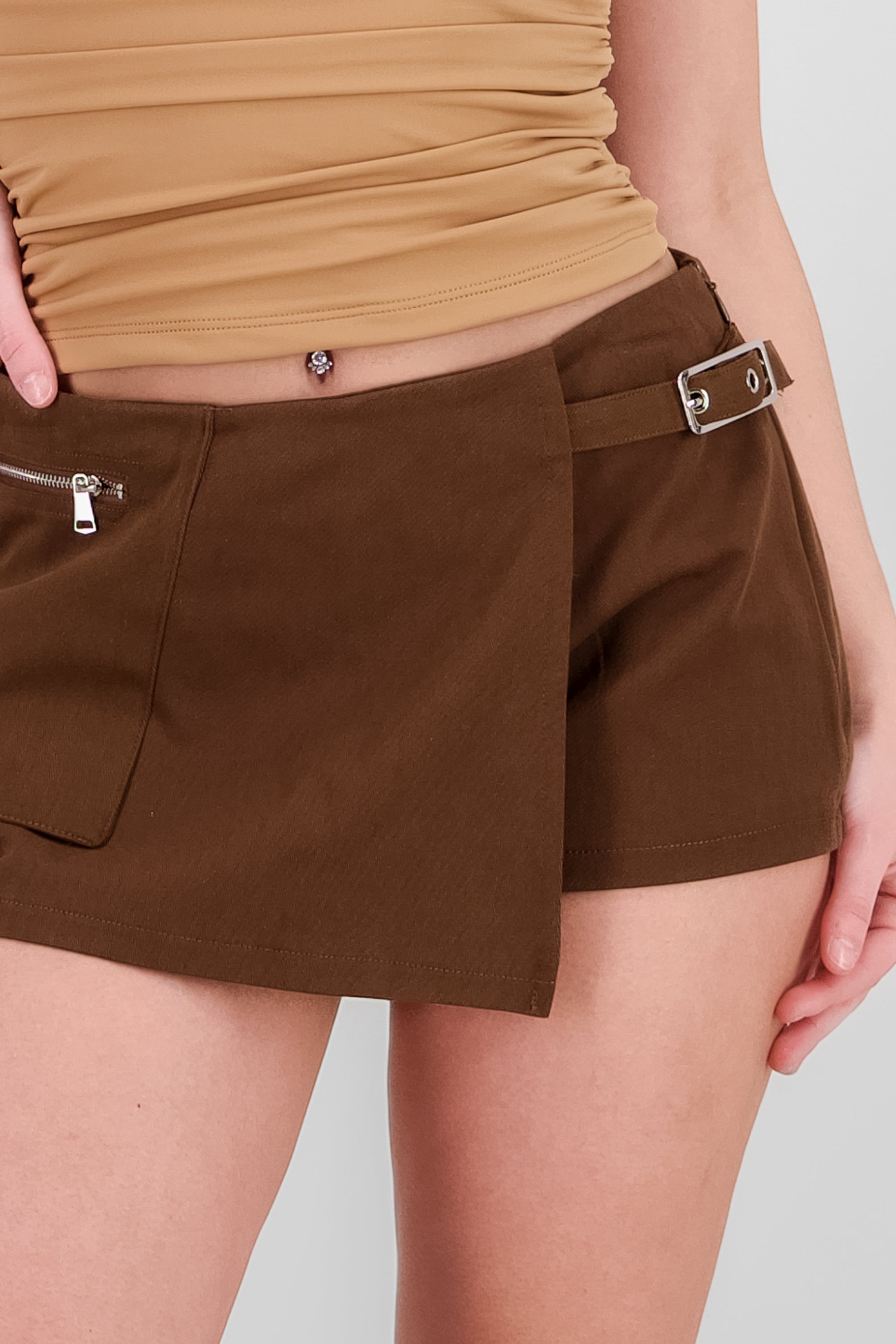 Falda short corta con bolsa CAFE
