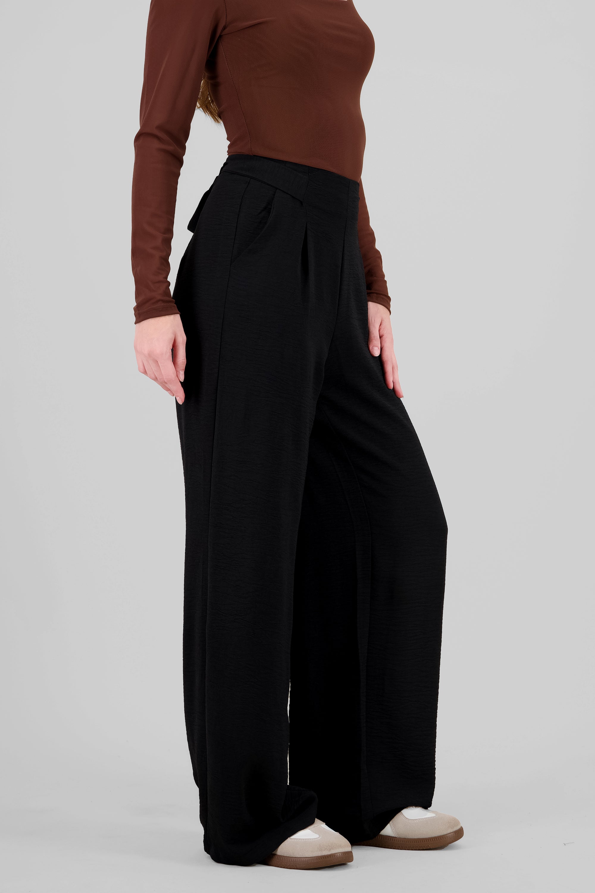 Pantalon amplio liso detalle cinta NEGRO