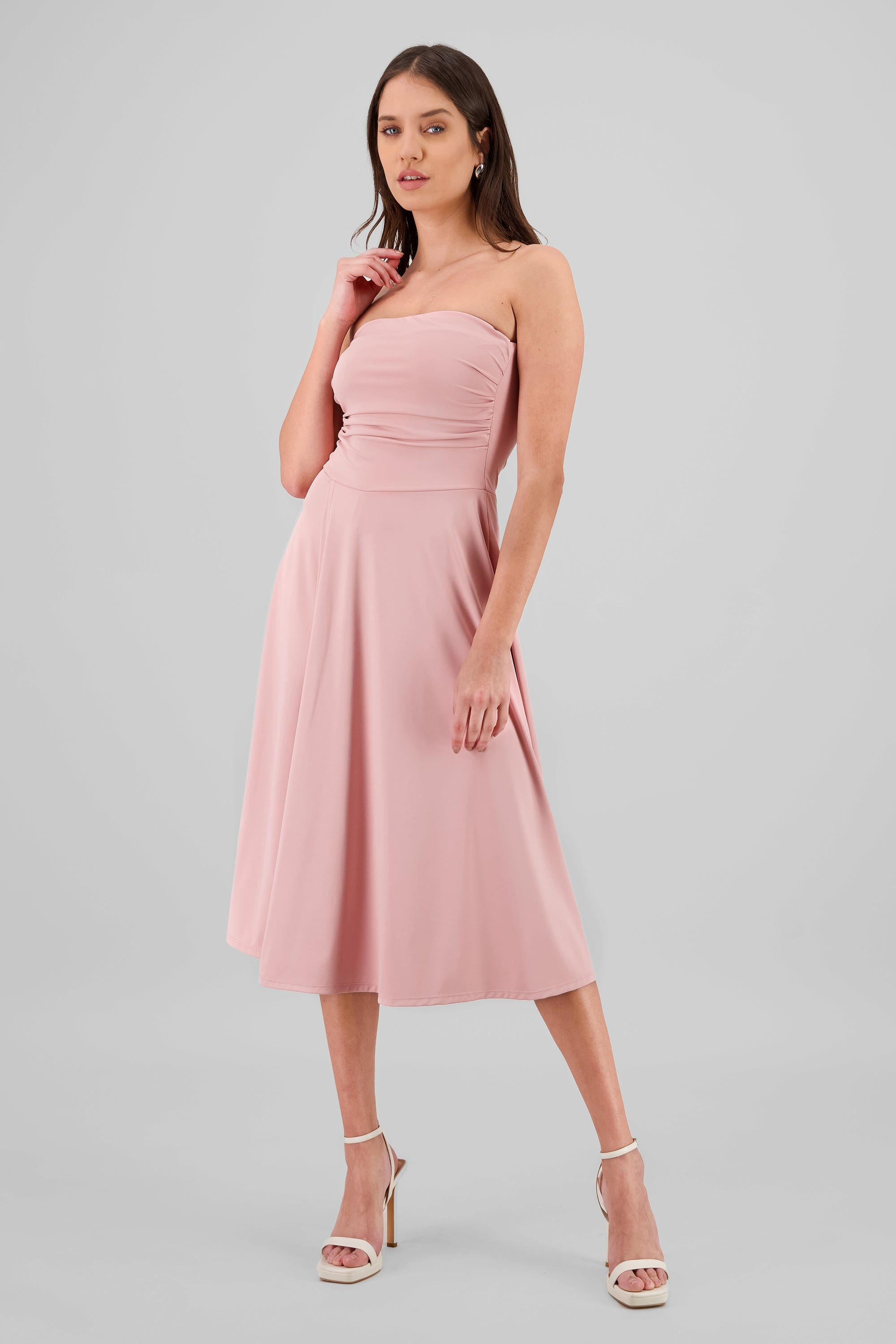 Vestido midi strapless drapeado detalle abertura ROSA PASTEL
