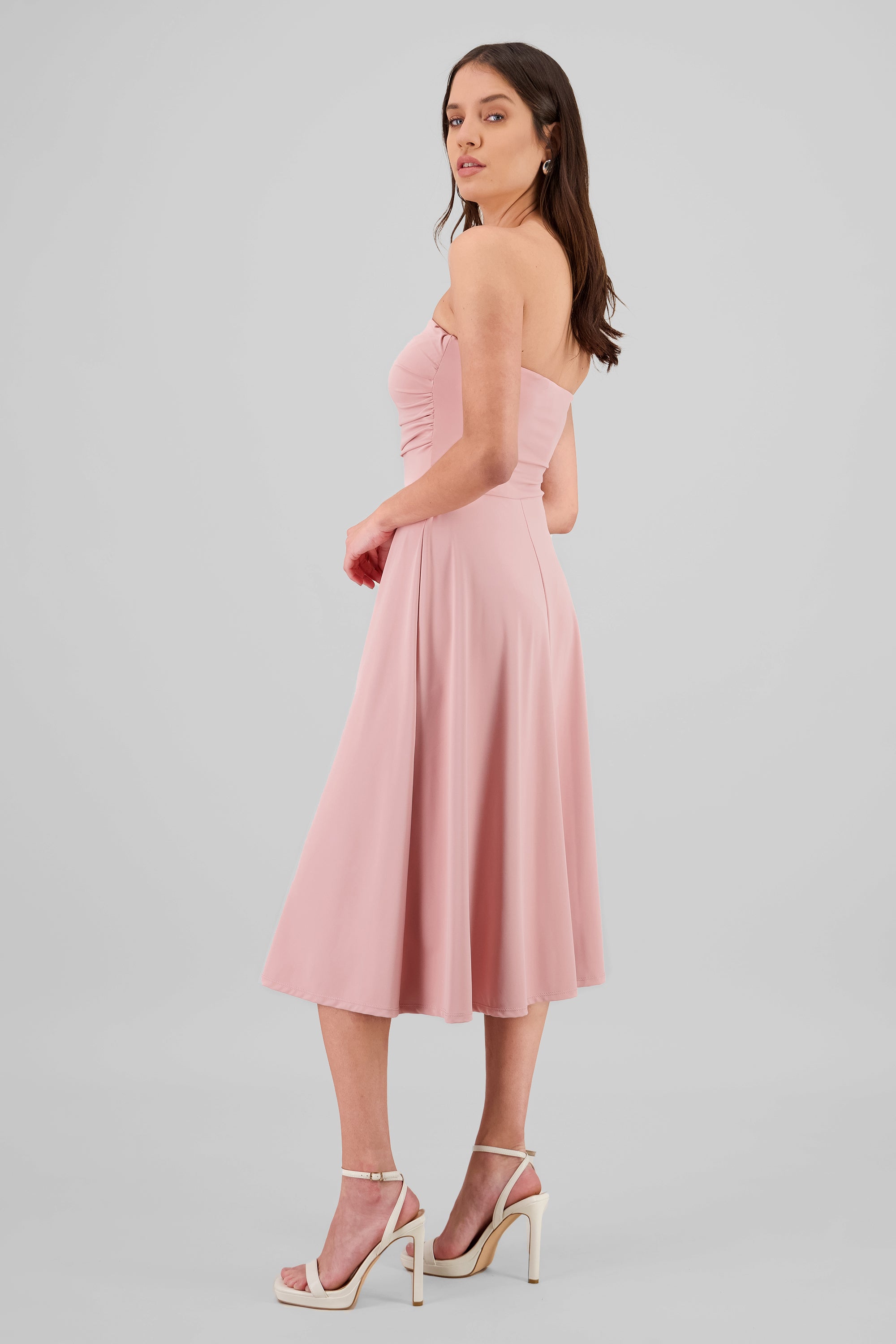 Vestido midi strapless drapeado detalle abertura ROSA PASTEL