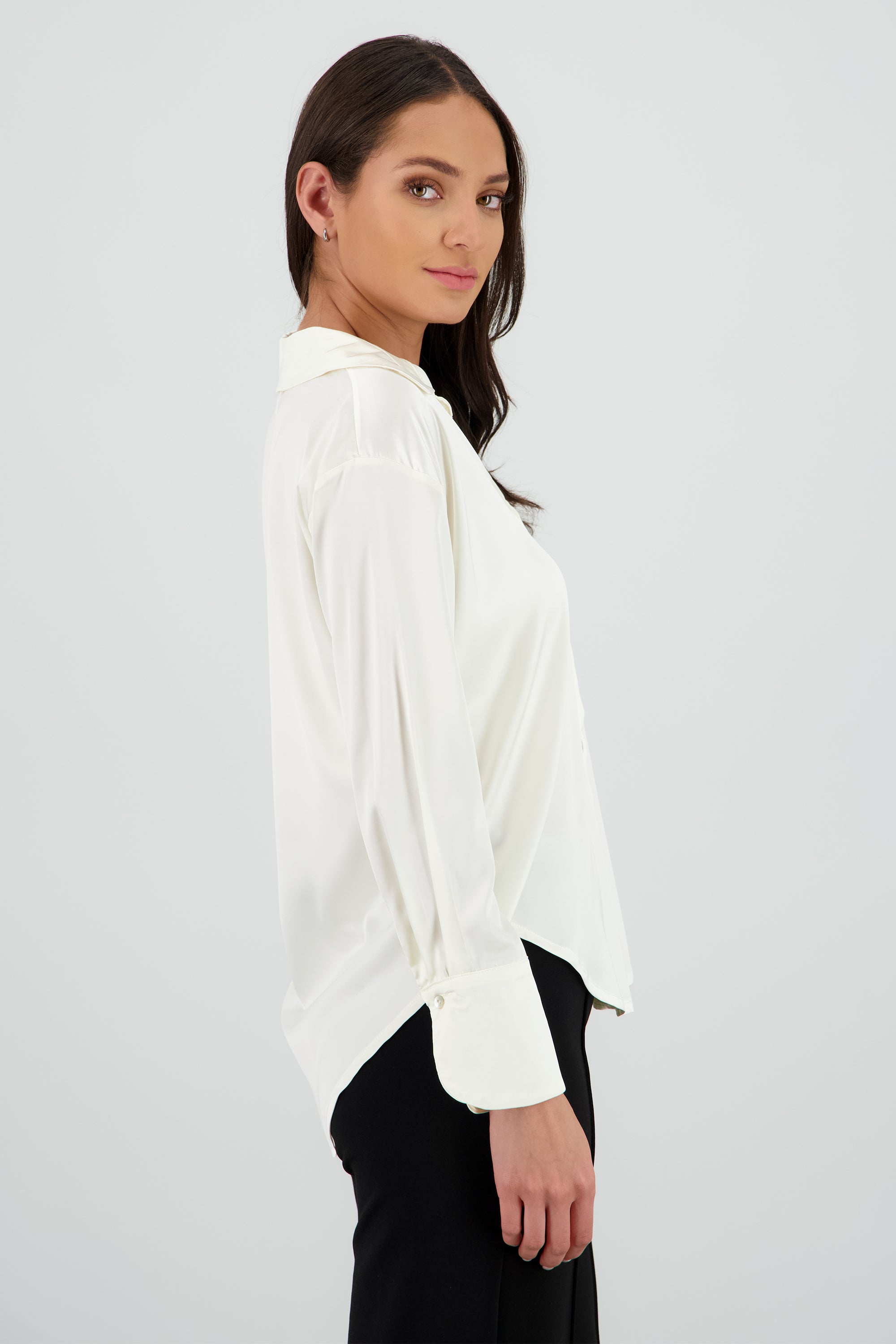 Camisa oversize cuello satin HUESO