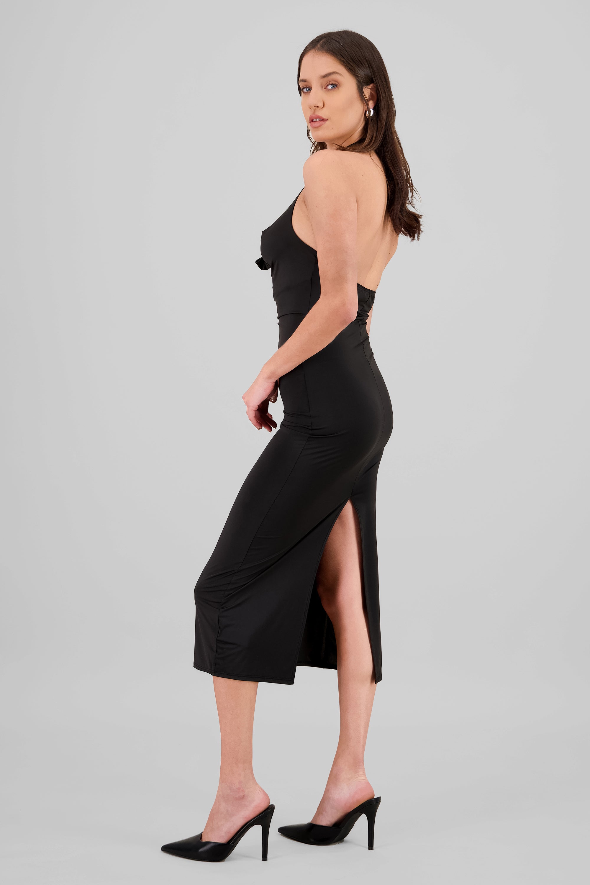 Vestido maxi cuello halter cascada NEGRO